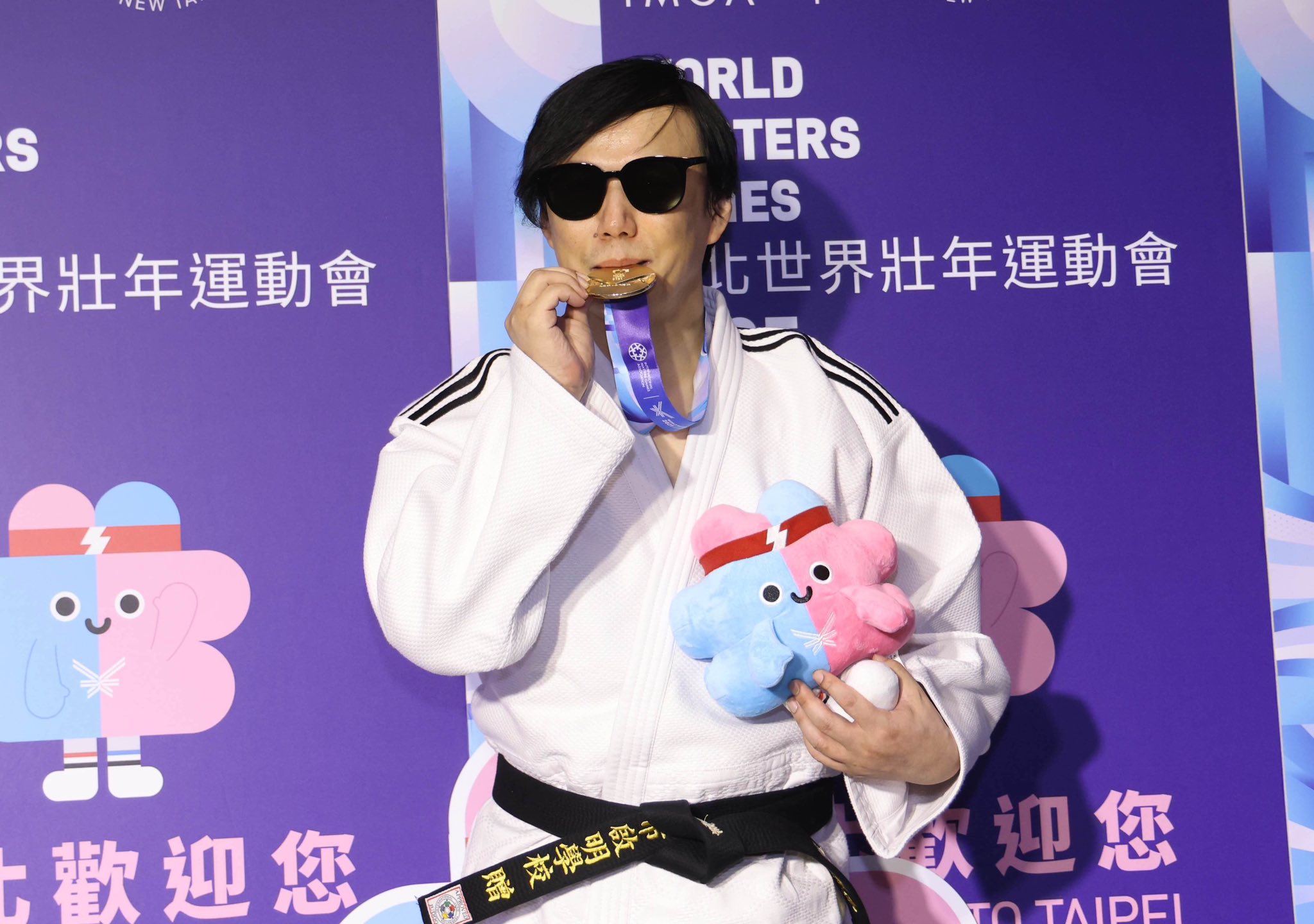 萧煌奇世壮运柔道夺冠！幽默自嘲：赢得金牌靠摔不是靠唱！ 娱乐资讯 图1张