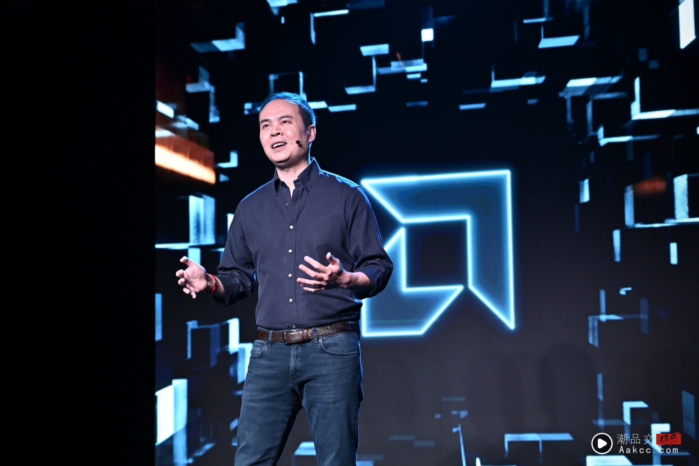 AMD 超燃发表：RX 9060 XT、AI PRO R9700、Threadripper 9000 三强登场！
