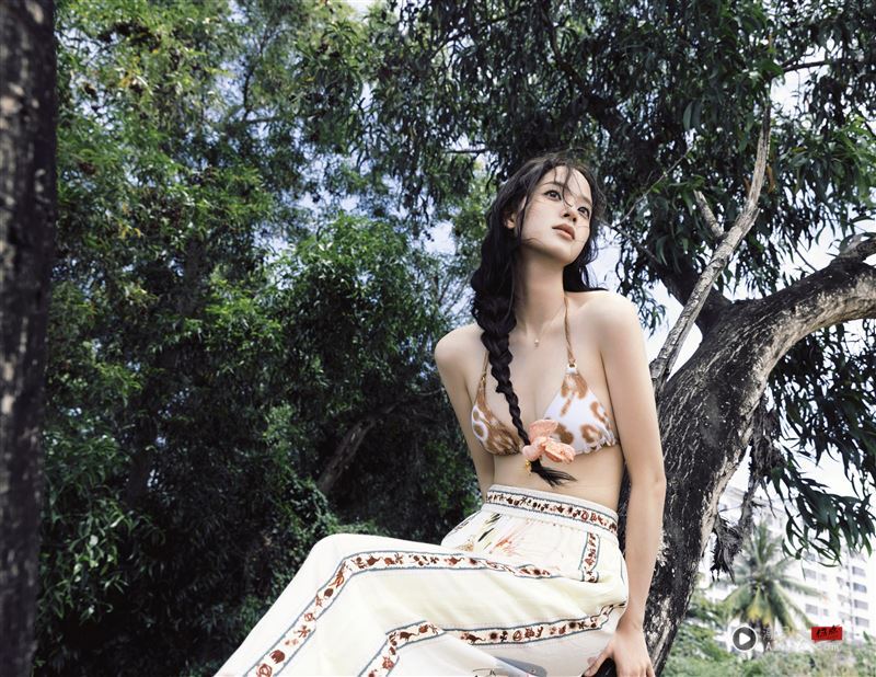 欧阳娜娜转大人！撇“气质大提琴美少女”只穿超小bra罕见性感解放 时尚资讯 图2张