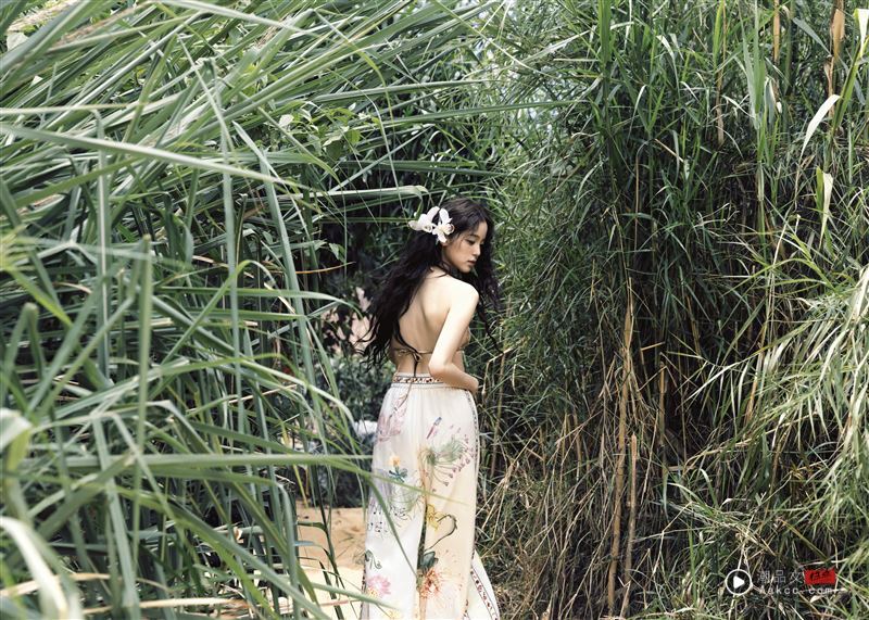 欧阳娜娜转大人！撇“气质大提琴美少女”只穿超小bra罕见性感解放 时尚资讯 图3张