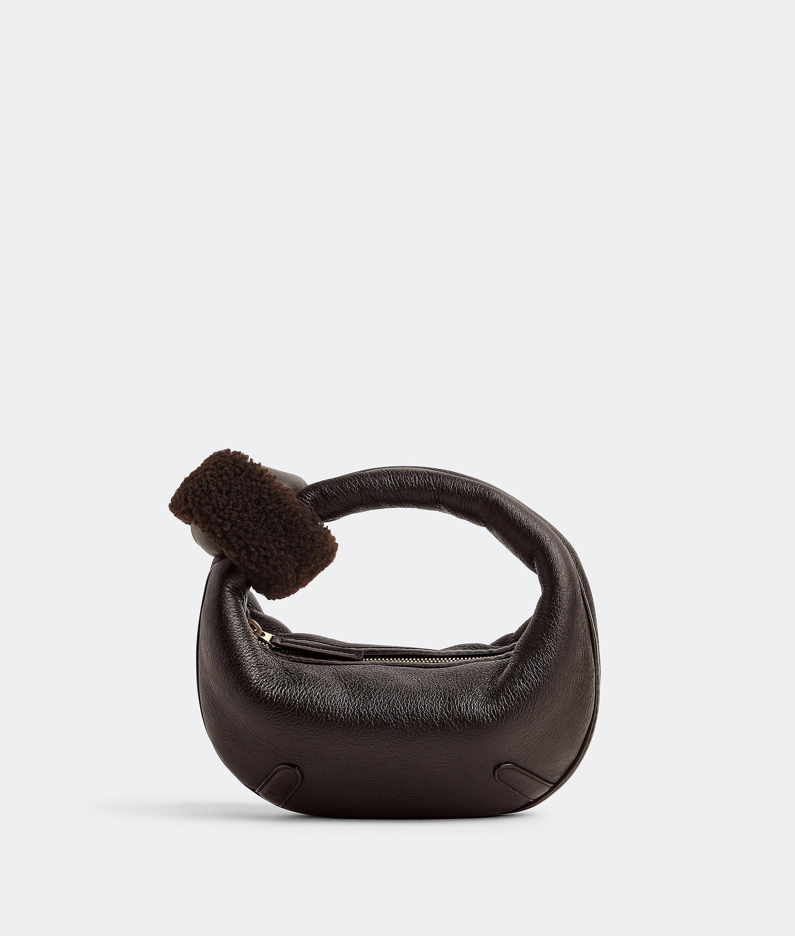 Bottega Veneta云朵包、凉鞋长毛超可爱！　冬季限定“剪羊毛”系列一次看 时尚穿搭 图4张