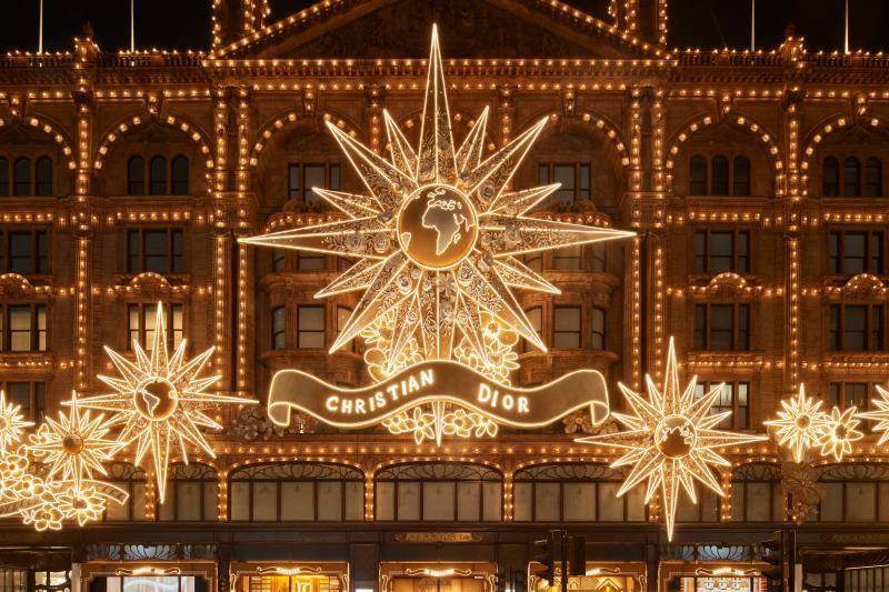打卡啰！LV“乐高树”巨可爱加码限定纸袋　Dior“姜饼橱窗”超梦幻 时尚穿搭 图5张