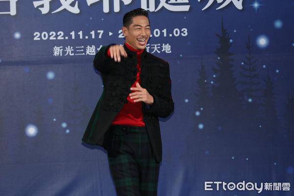 Akira当点灯大使“现场跳起来”　自曝：早上会帮儿子换尿布 名人名流 图1张