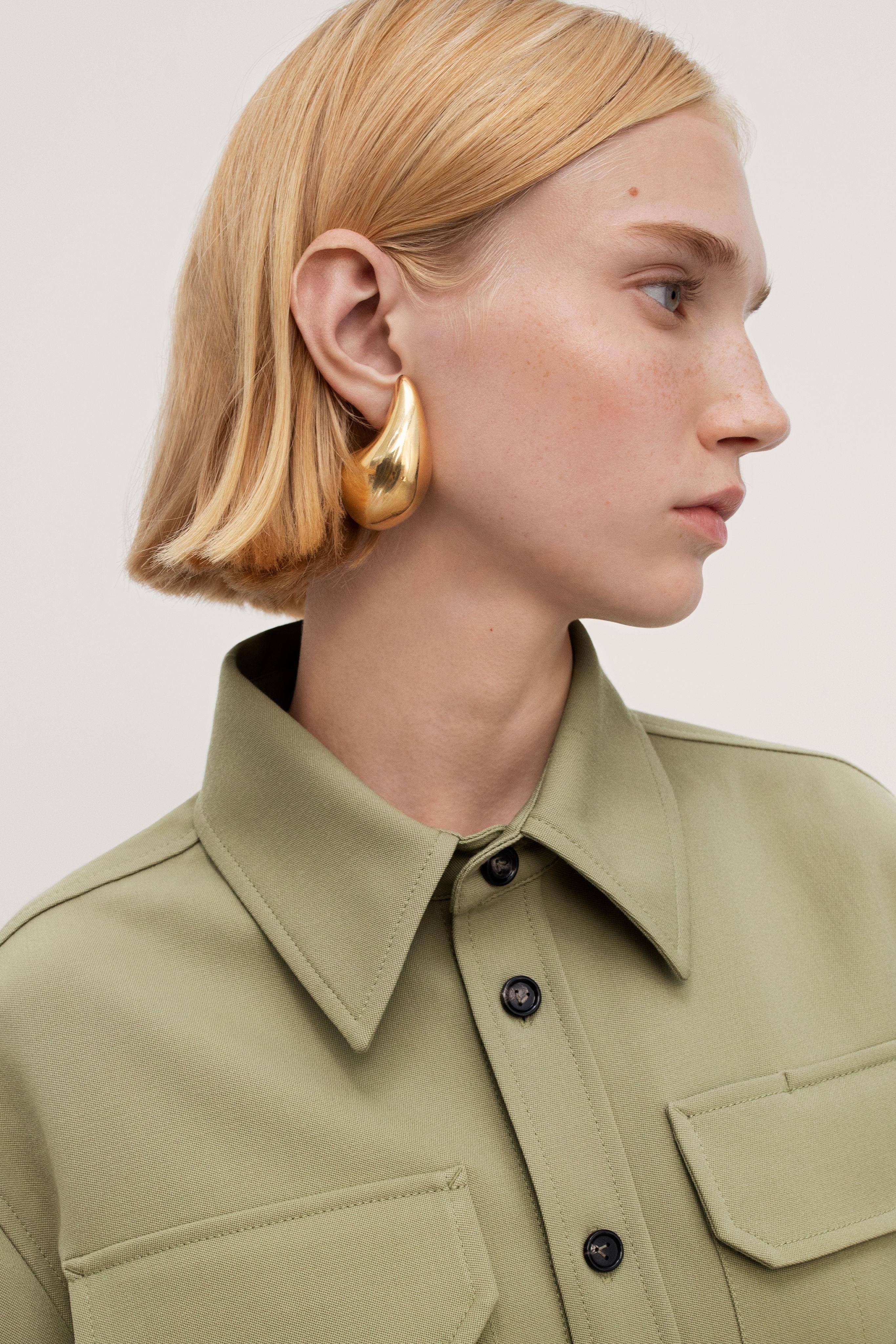 BALENCIAGA托特包花瓶、BV金银编织超吸睛！“假日系列”亮点一次看 时尚穿搭 图1张