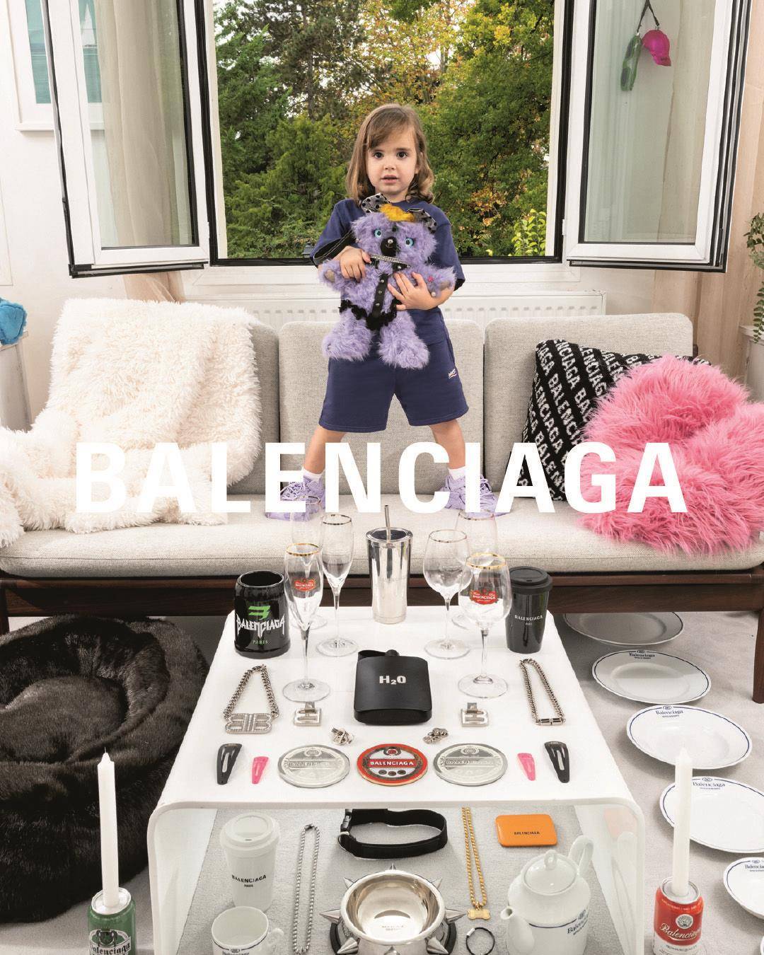 BALENCIAGA托特包花瓶、BV金银编织超吸睛！“假日系列”亮点一次看 时尚穿搭 图4张