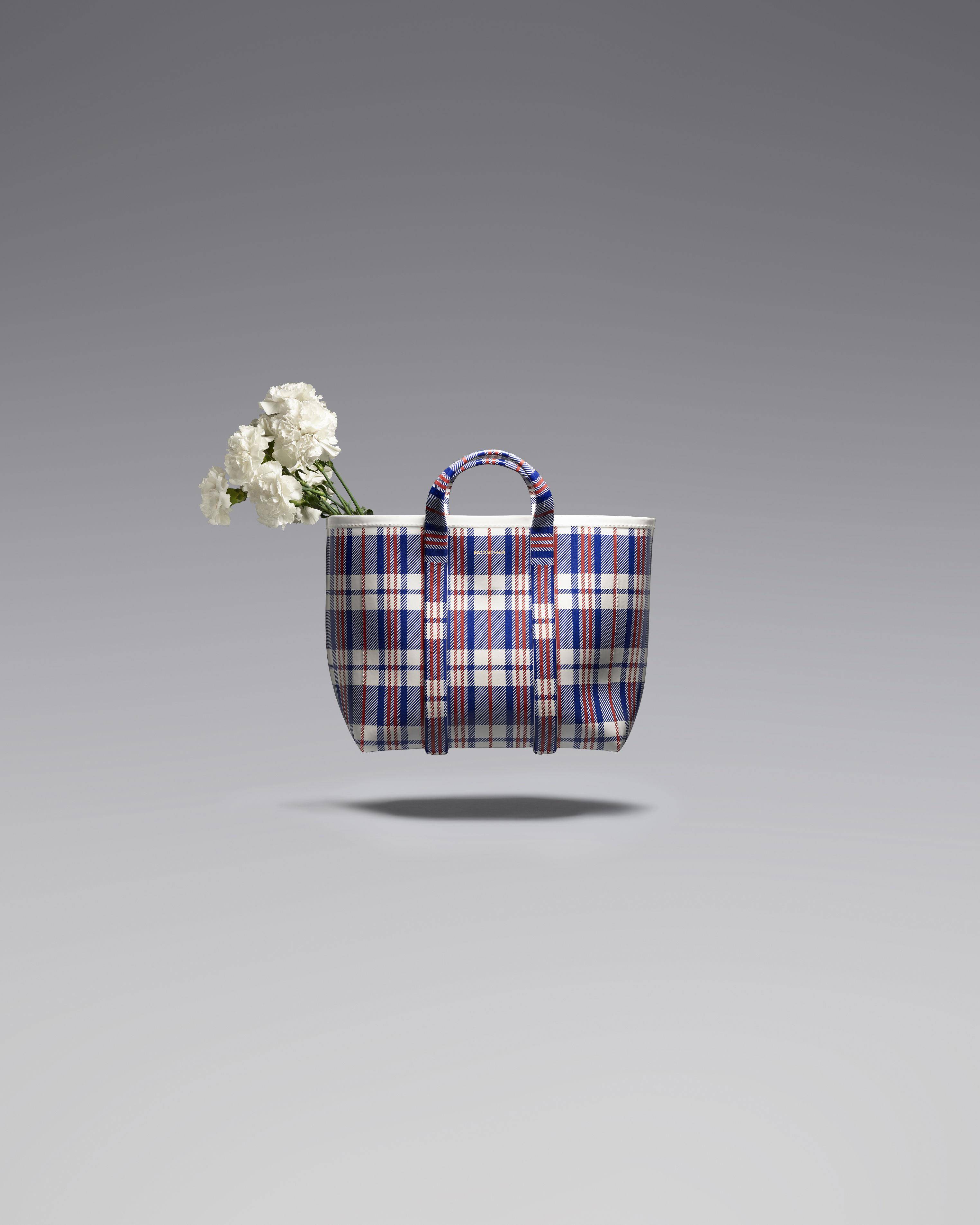 BALENCIAGA托特包花瓶、BV金银编织超吸睛！“假日系列”亮点一次看 时尚穿搭 图5张