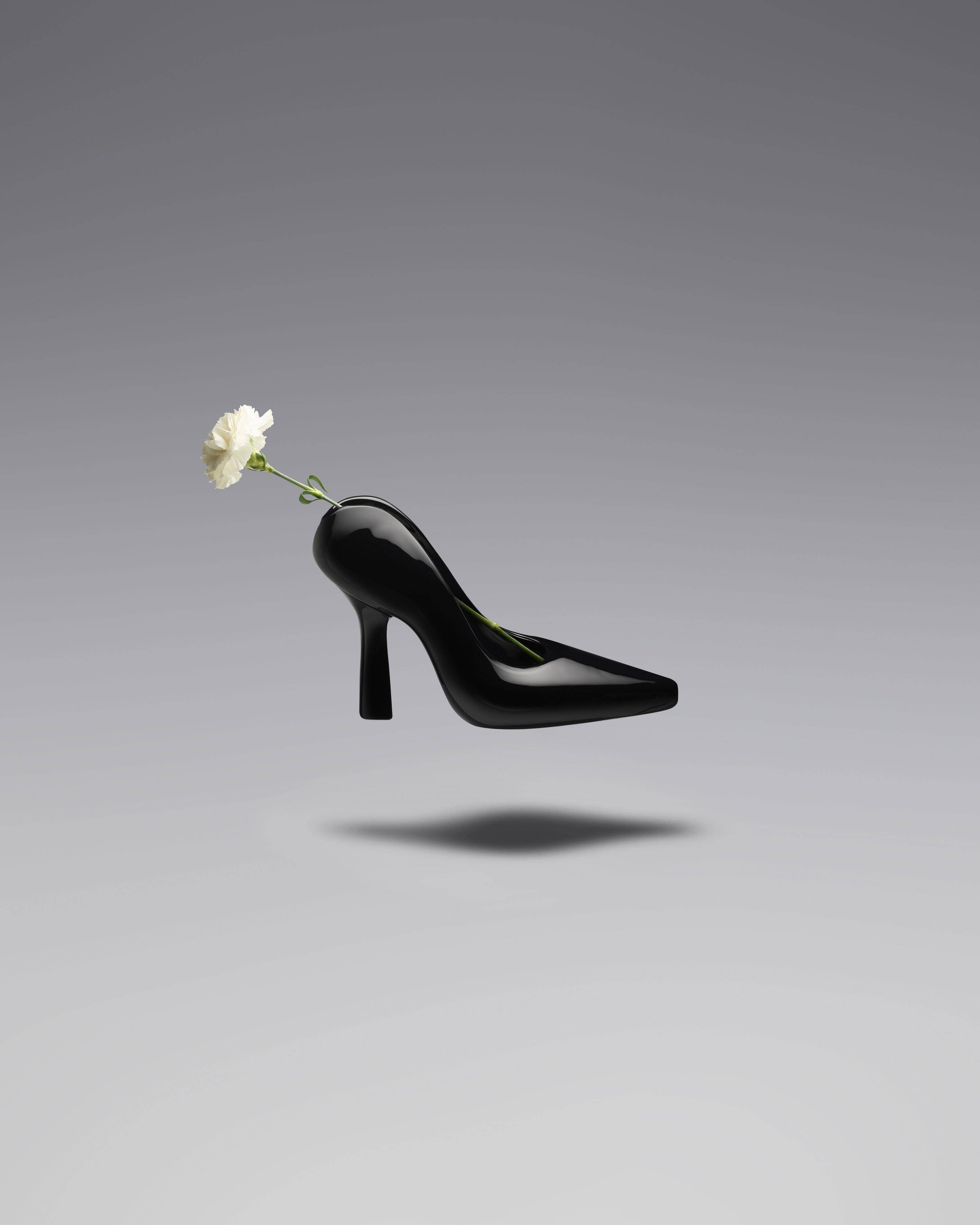 BALENCIAGA托特包花瓶、BV金银编织超吸睛！“假日系列”亮点一次看 时尚穿搭 图8张