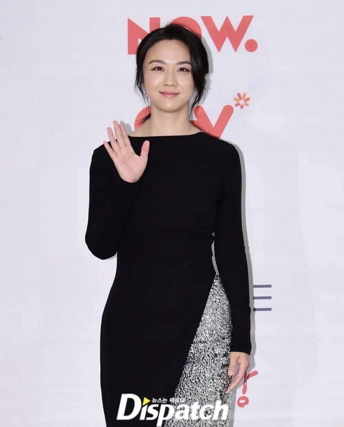 汤唯罕见同框IU粉丝超兴奋！　转身秀心机美背获韩网盛赞 名人名流 图1张