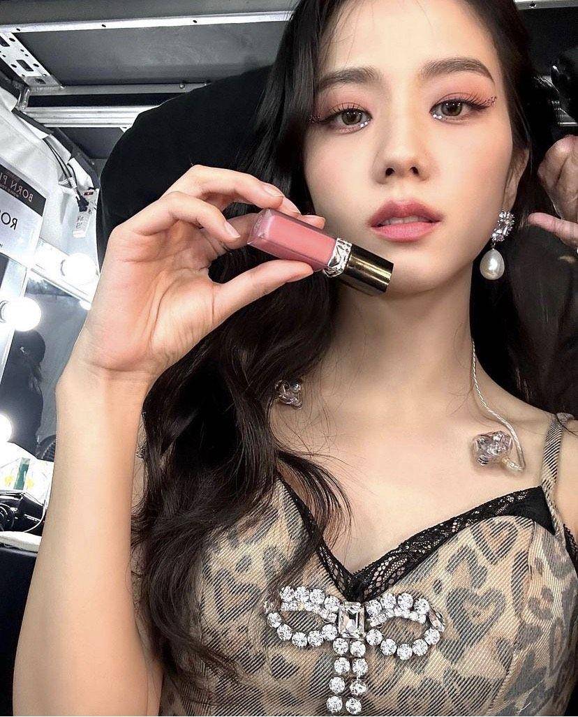 Jisoo被Dior、卡地亚宠上天　乐收50万精品 时尚穿搭 图1张