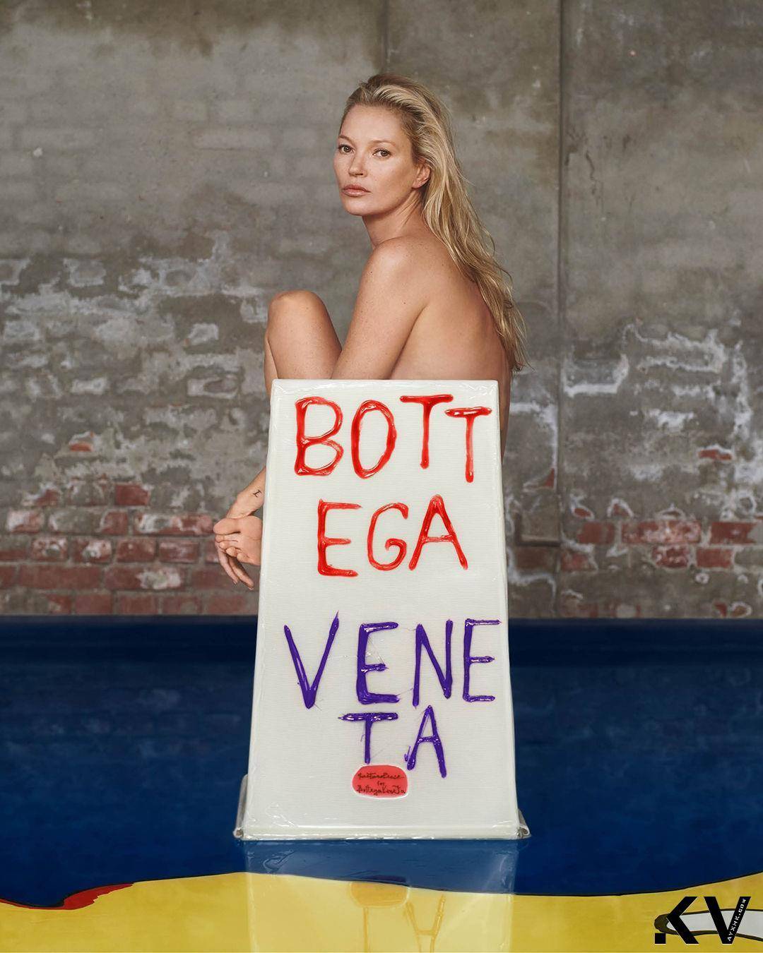 传奇超模凯特摩丝半裸出镜！BOTTEGA VENETA为何开始“卖椅子”？ 时尚穿搭 图4张