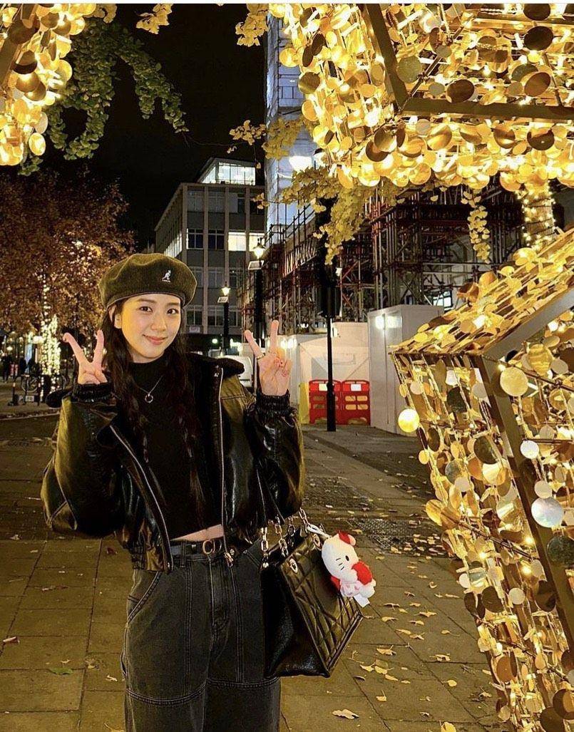 “人间香奈儿”难得没穿香奈儿　Jennie漫画衣上身泄少女心 时尚穿搭 图4张