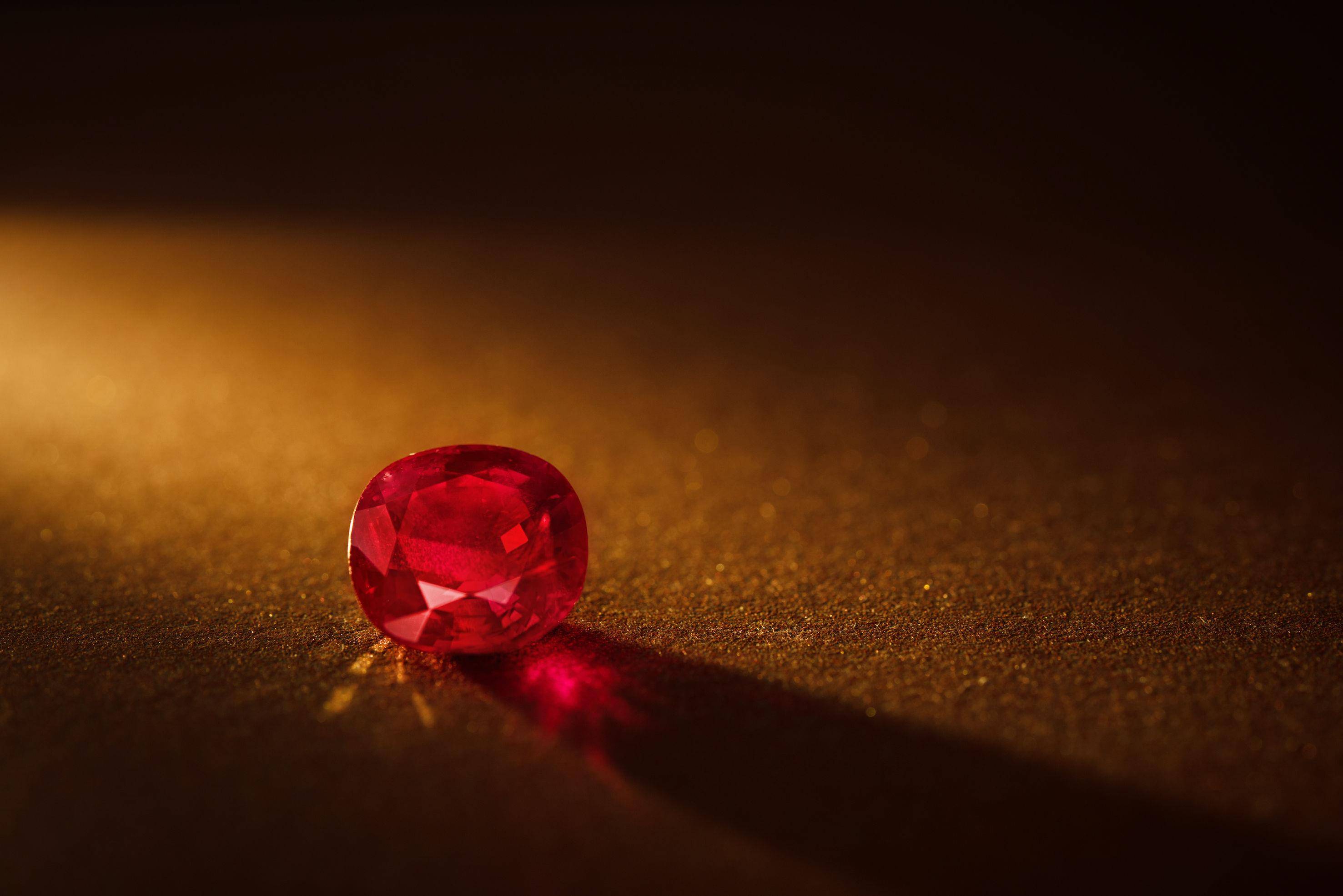 安海瑟薇也爱巨无霸宝石　Diamond Bank展出122克拉蓝宝、天价3.4亿红宝 最新资讯 图4张