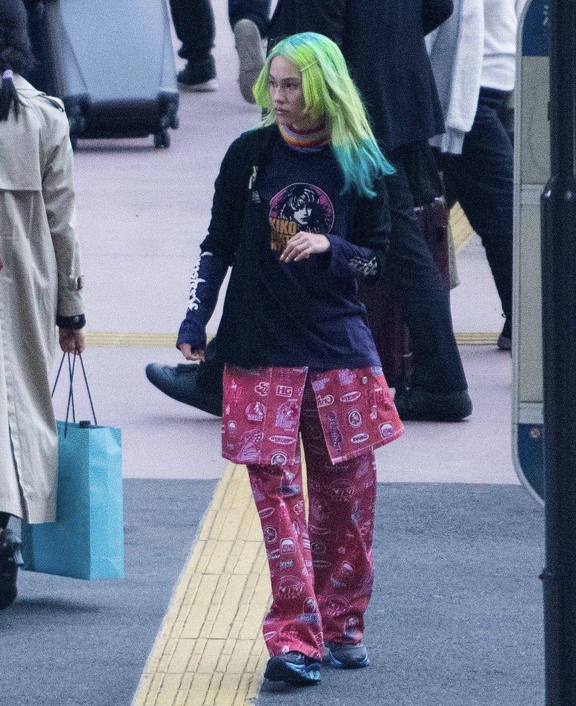 ASICS联名鞋成超夯抢手货！水原希子同款怪得可爱　串珠花朵满满少女心 最新资讯 图1张