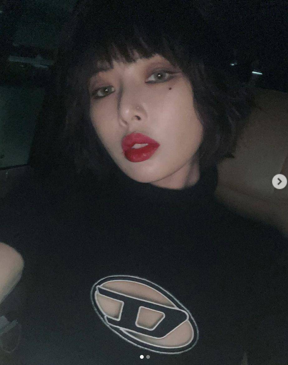 根本韩星制服！Joy、Karina撞衫爆款“D字镂空上衣”挑战性感极限 名人名流 图1张