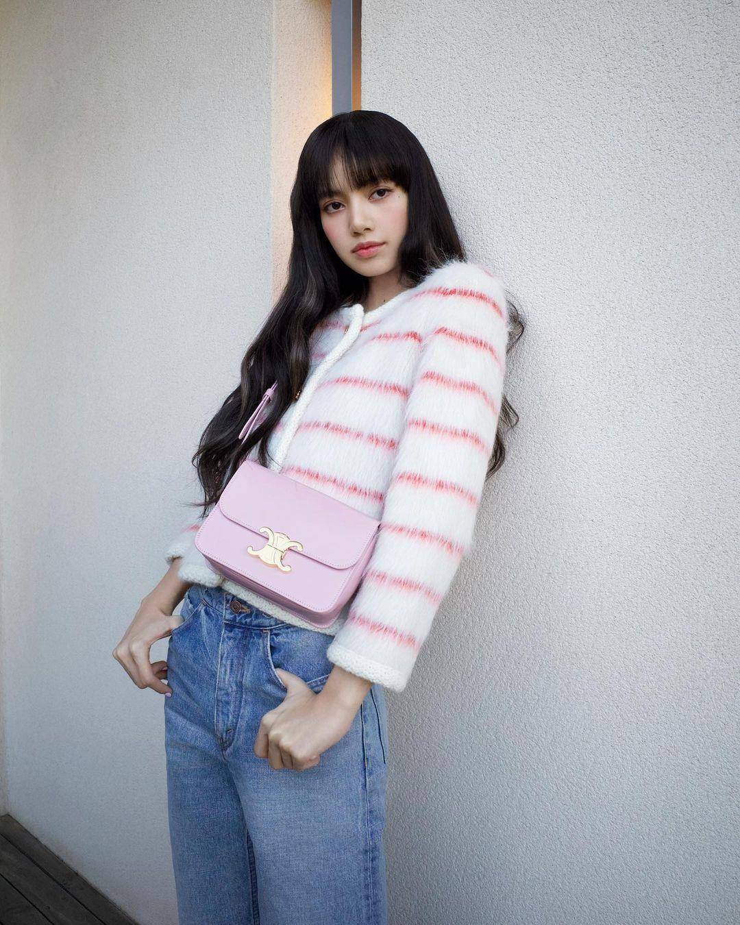 Rosé带货2023年第一个爆款手袋　Lisa、小S大女儿抢拎CELINE新包 名人名流 图3张