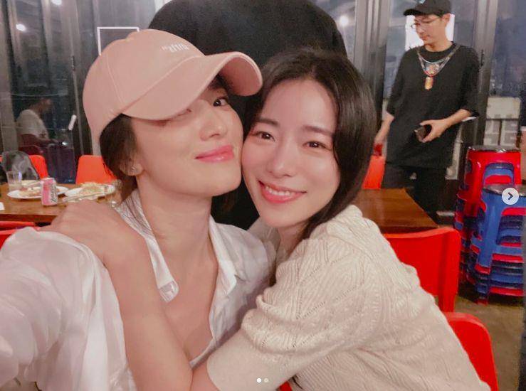 《黑暗荣耀》林智妍被赞“最美反派”！私底下喜欢甜甜香、100ml直接背出门 最新资讯 图3张
