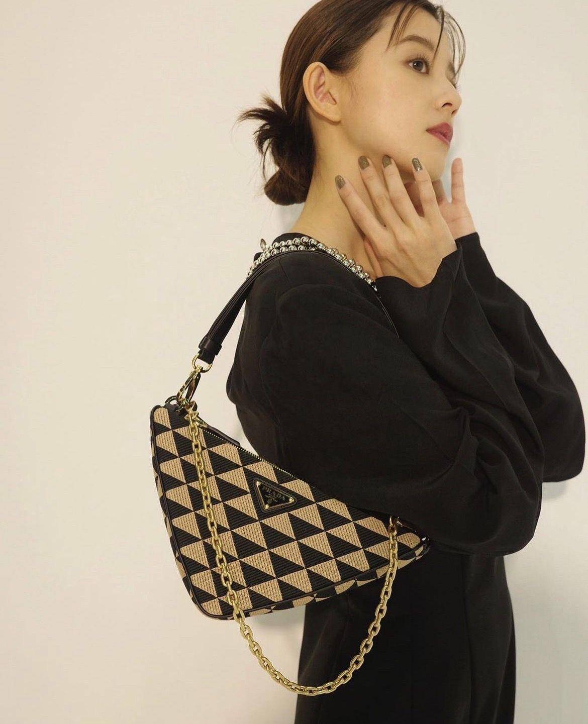 《今际》水鸡光私下精品收藏超精彩！LV、PRADA⋯最新爆款通通有 时尚穿搭 图5张