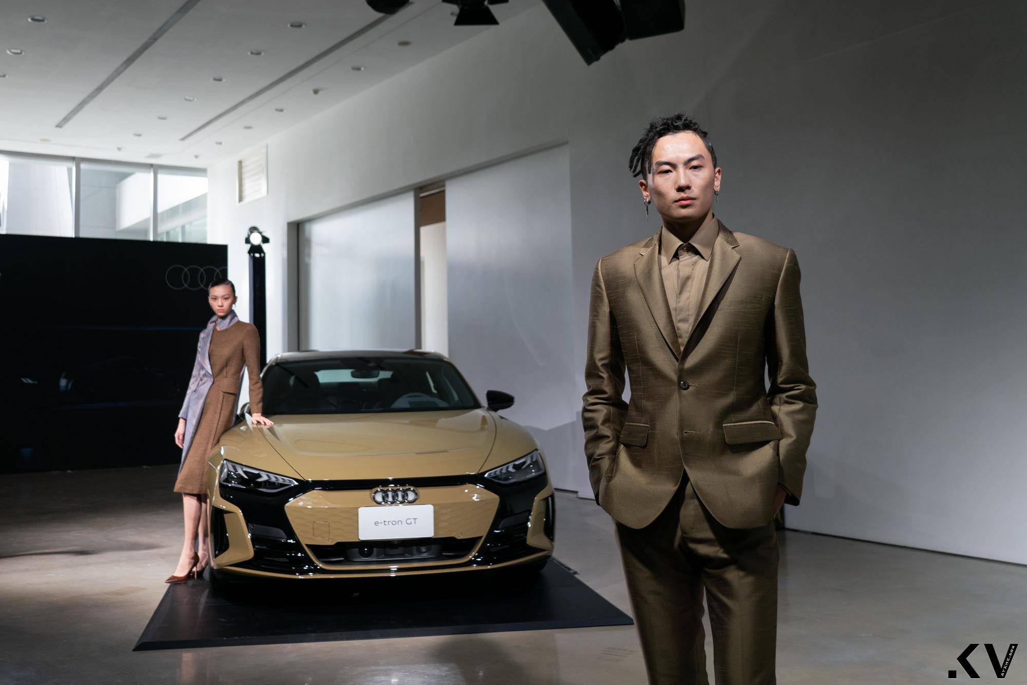 中国台湾设计师把Audi变时装！“蜂巢、鹦鹉螺花纹”元素打造隽永时尚 名人名流 图1张