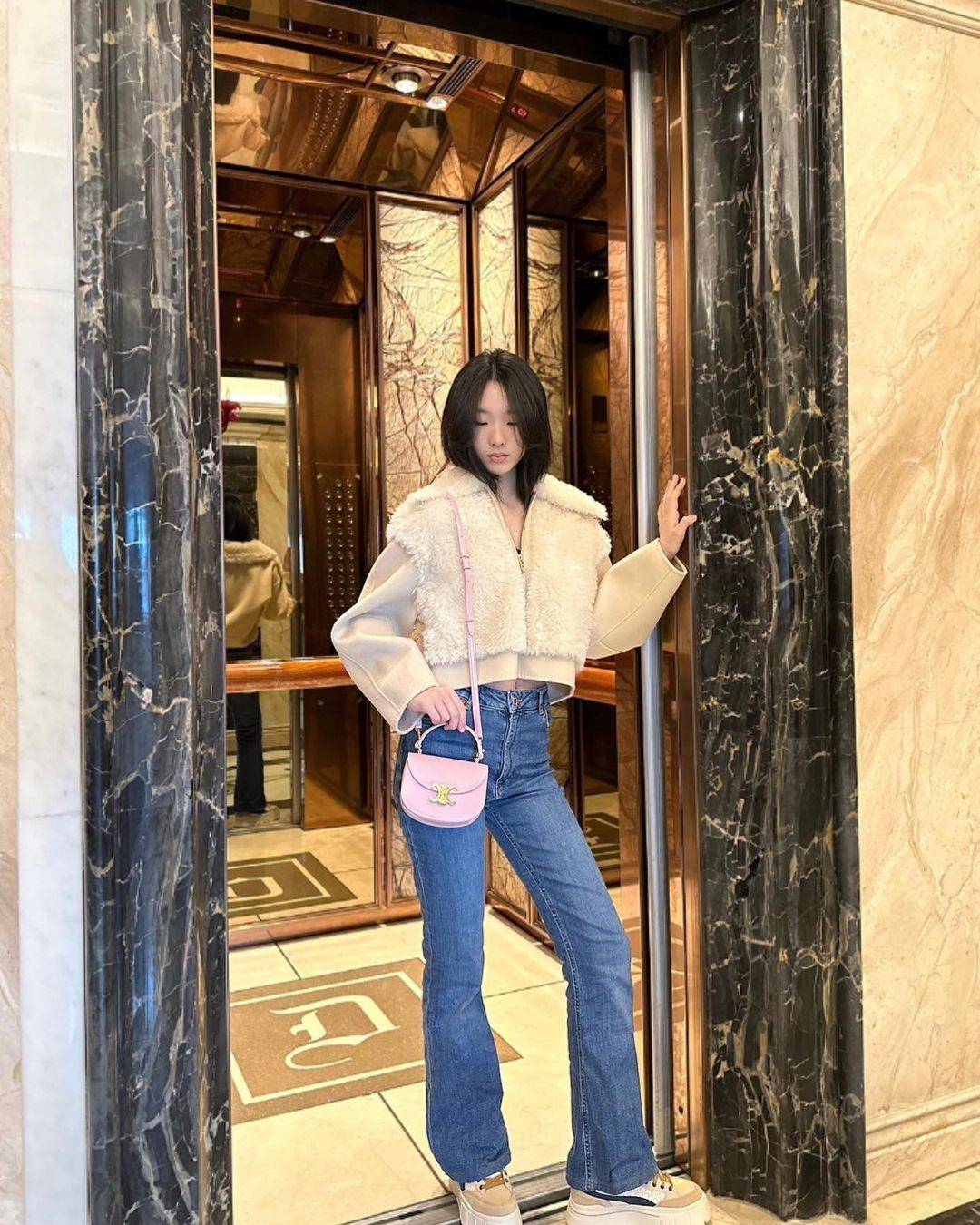 小S扭水蛇腰秀41万手环　懒理网酸“女儿说中文还是英文的爱你” 奢侈品牌 图4张