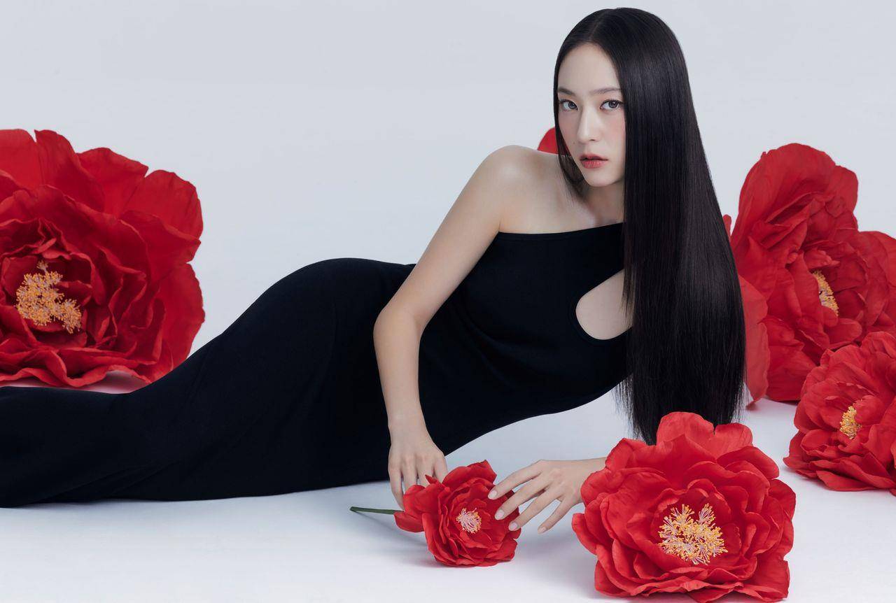 常吹染整烫也没落发！Krystal把头发当脸保养、李圣经重视发丝光泽感 名人名流 图2张