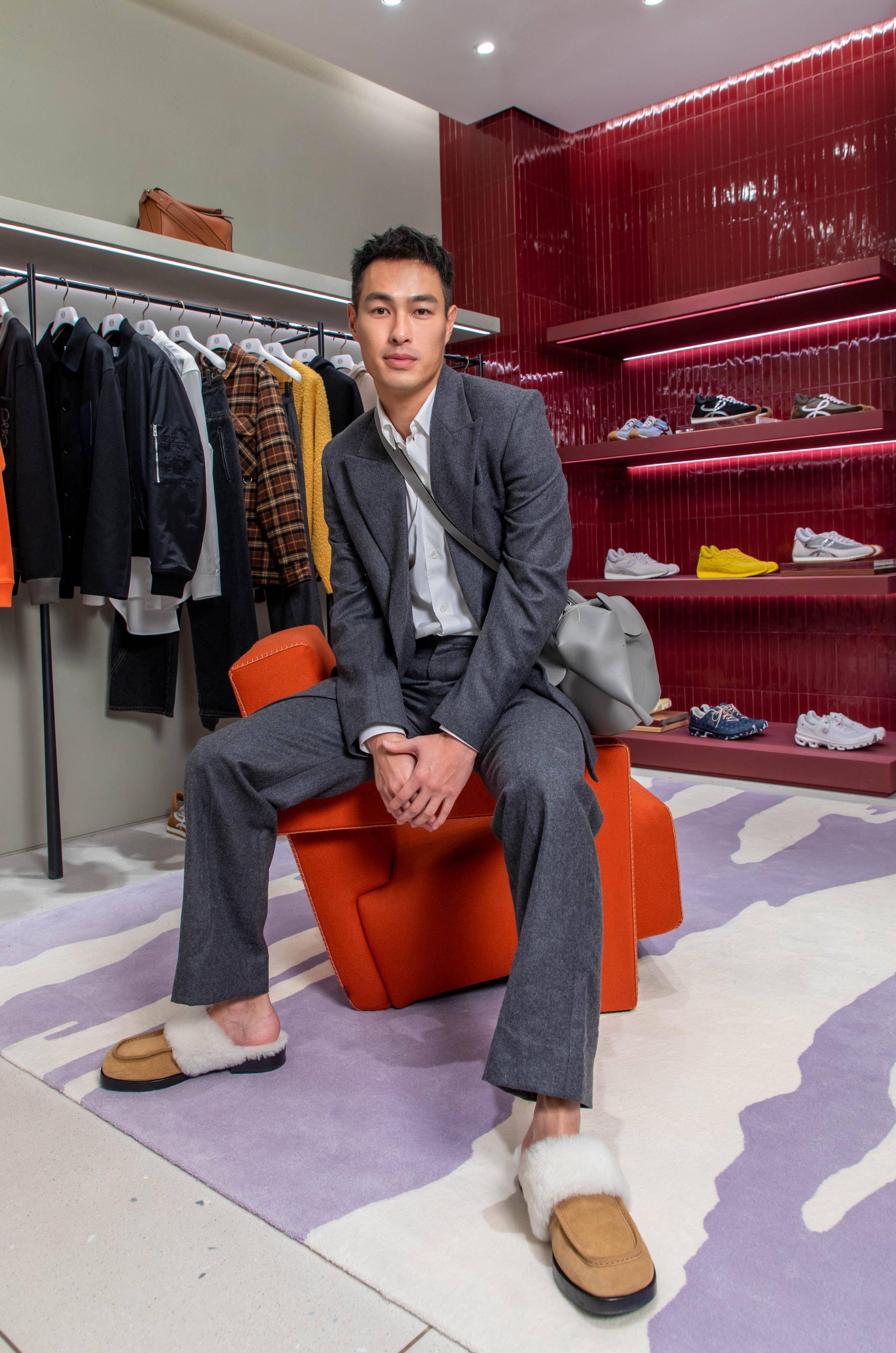 杨祐宁西装配“毛毛拖”混搭风潮爆！　王柏杰爱上LOEWE球鞋 时尚穿搭 图2张
