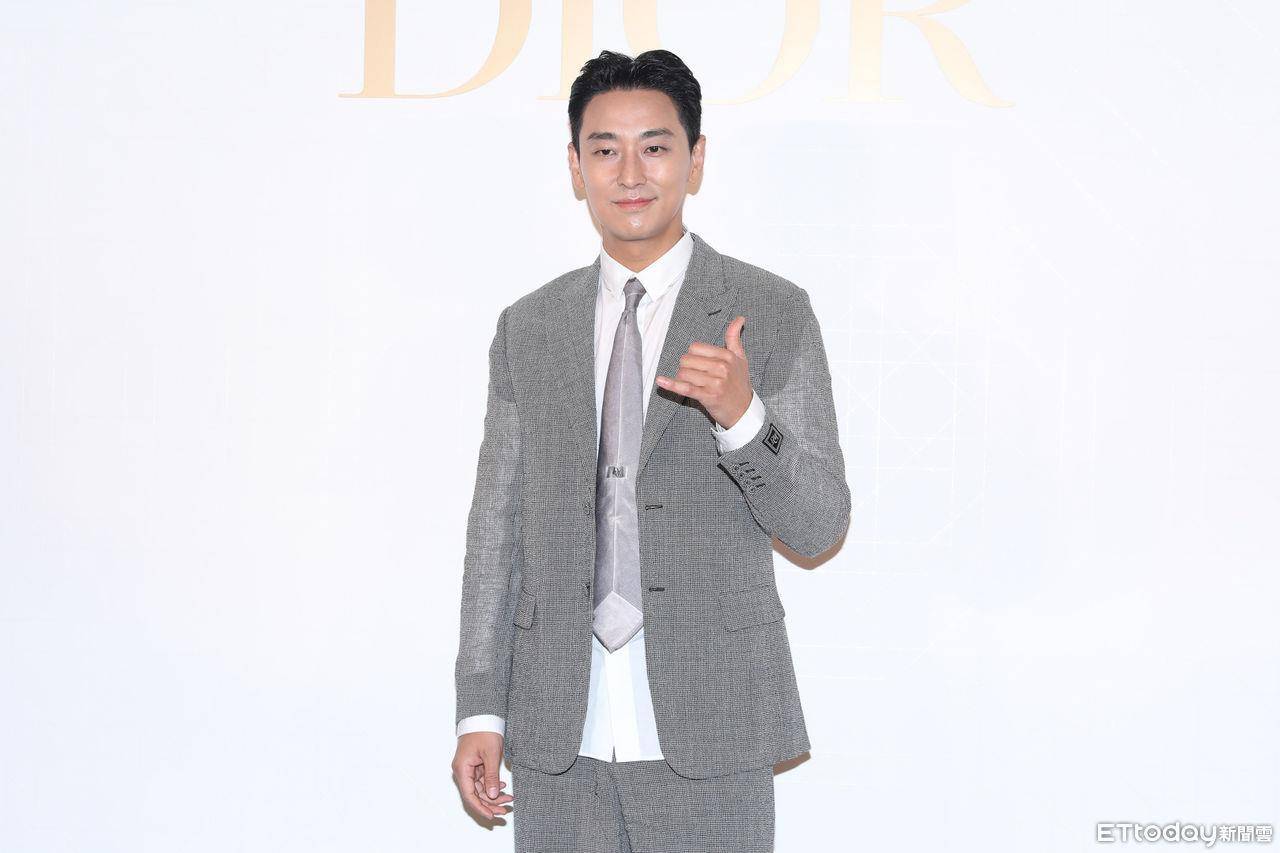 泰星Apo、朱智勋现身101粉丝嗨翻！　两大男神同台拼帅 时尚穿搭 图3张