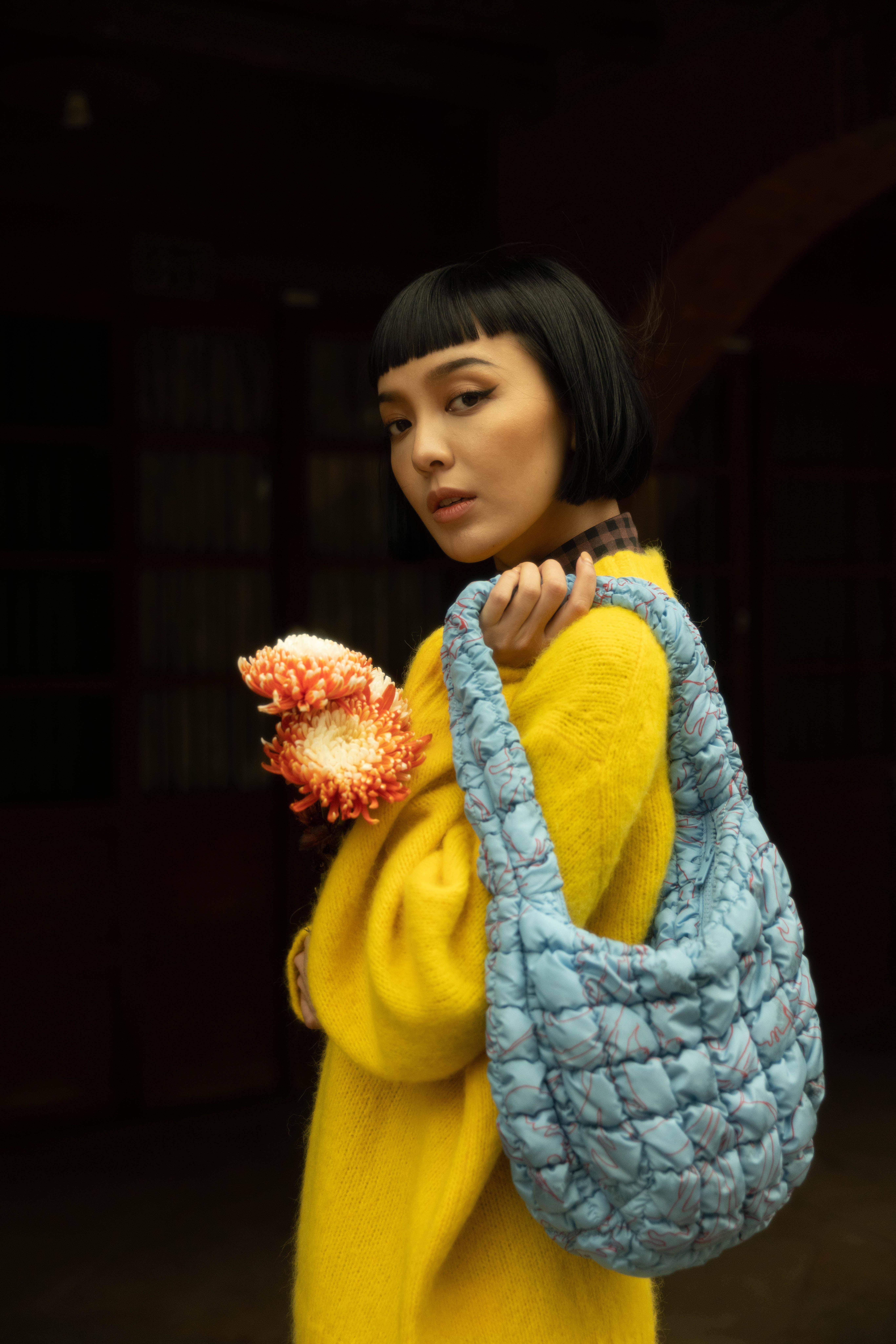 兔年精品手袋走春行头8选！LOEWE有长耳朵、TORY BURCH点阵兔Q翻 时尚穿搭 图12张