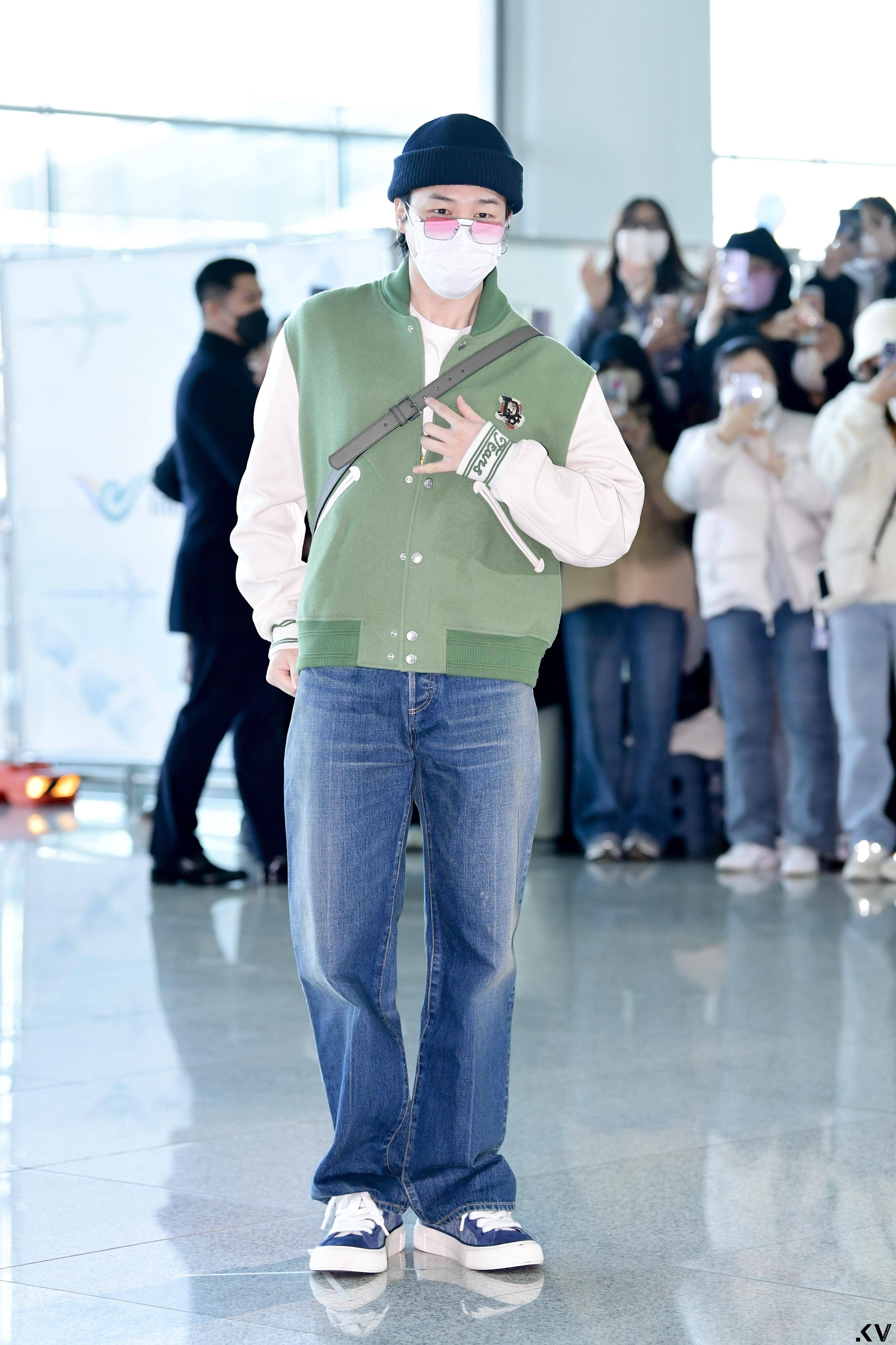 BTS JIMIN、BIGBANG太阳抢飞巴黎看秀　机场造型帅翻攻版面 时尚穿搭 图2张