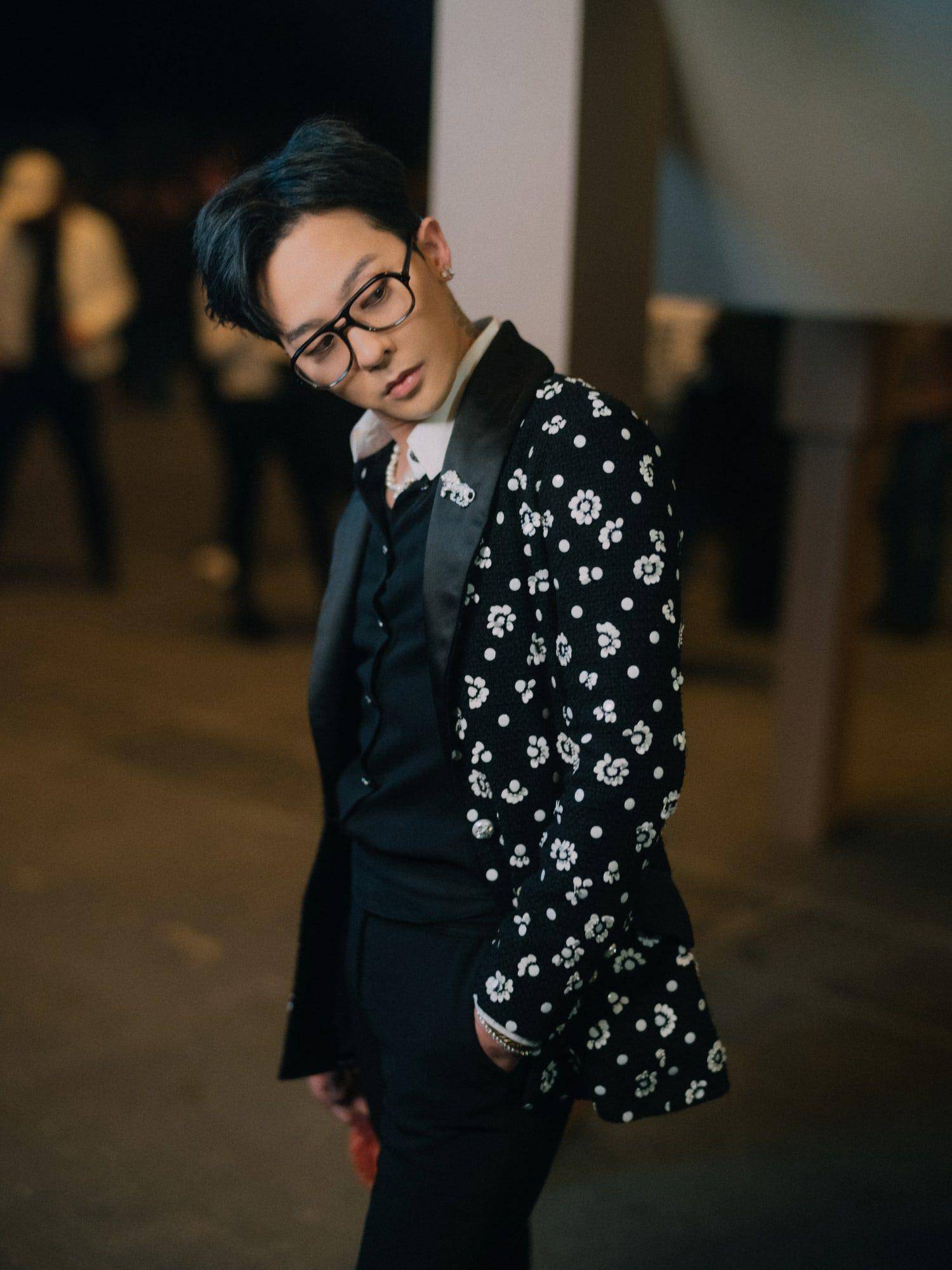 巴黎高订周／CHANEL华丽动物园竟有“柯基图腾”！GD、金高银展现高衣Q 时尚穿搭 图11张