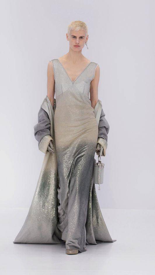 巴黎高订周／Jisoo俏皮齐浏海看DIOR秀！FENDI“私密内衣”变绝美礼服 时尚穿搭 图7张