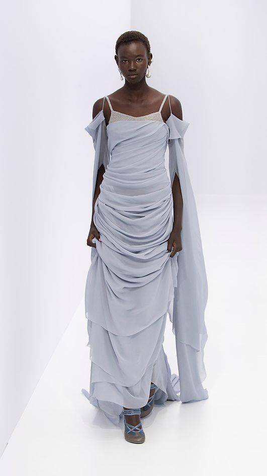 巴黎高订周／Jisoo俏皮齐浏海看DIOR秀！FENDI“私密内衣”变绝美礼服 时尚穿搭 图9张