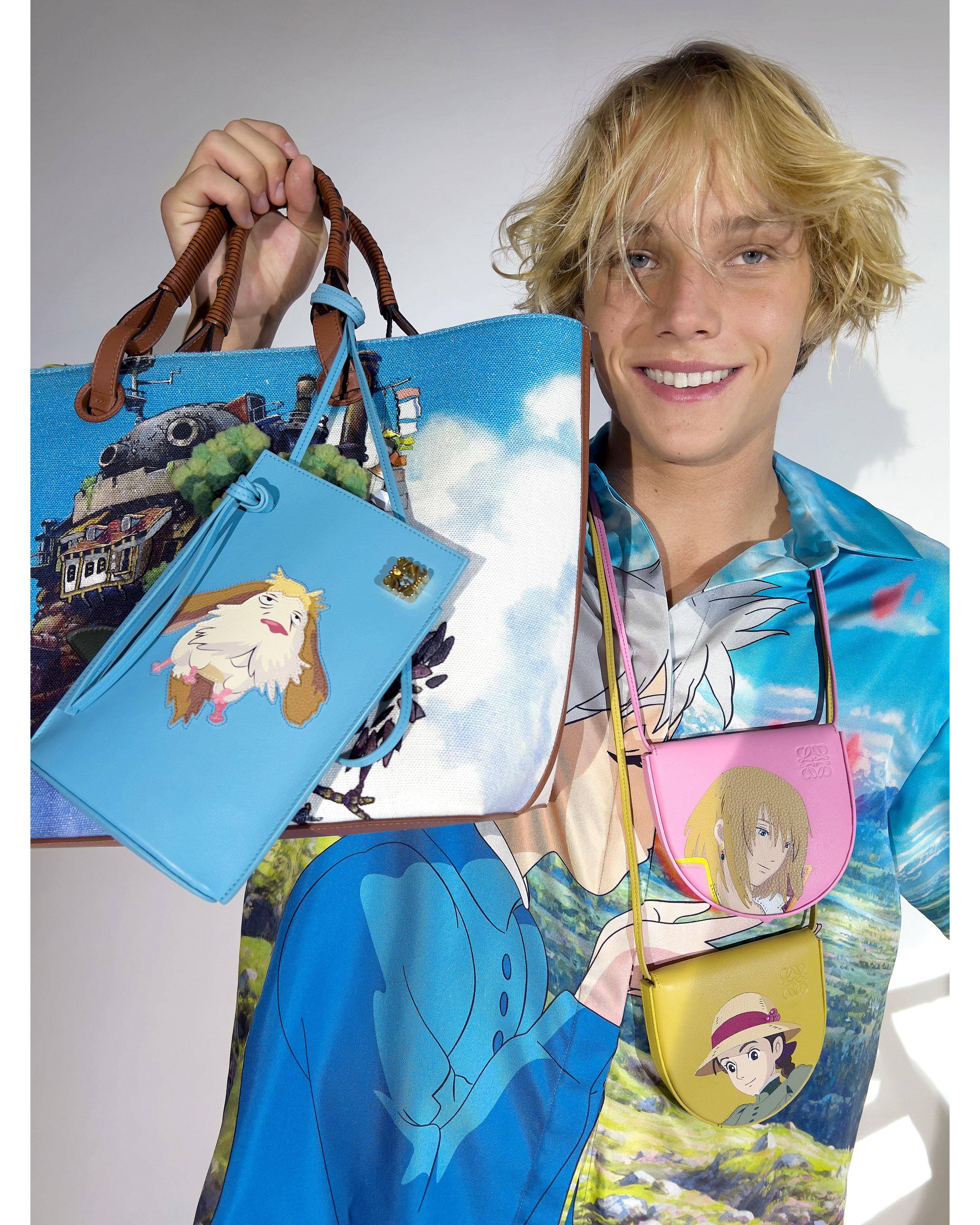 LOEWE把《霍尔》角色们变时髦了！卡西法蜡烛、城堡造型包Ｑ爆 时尚穿搭 图1张