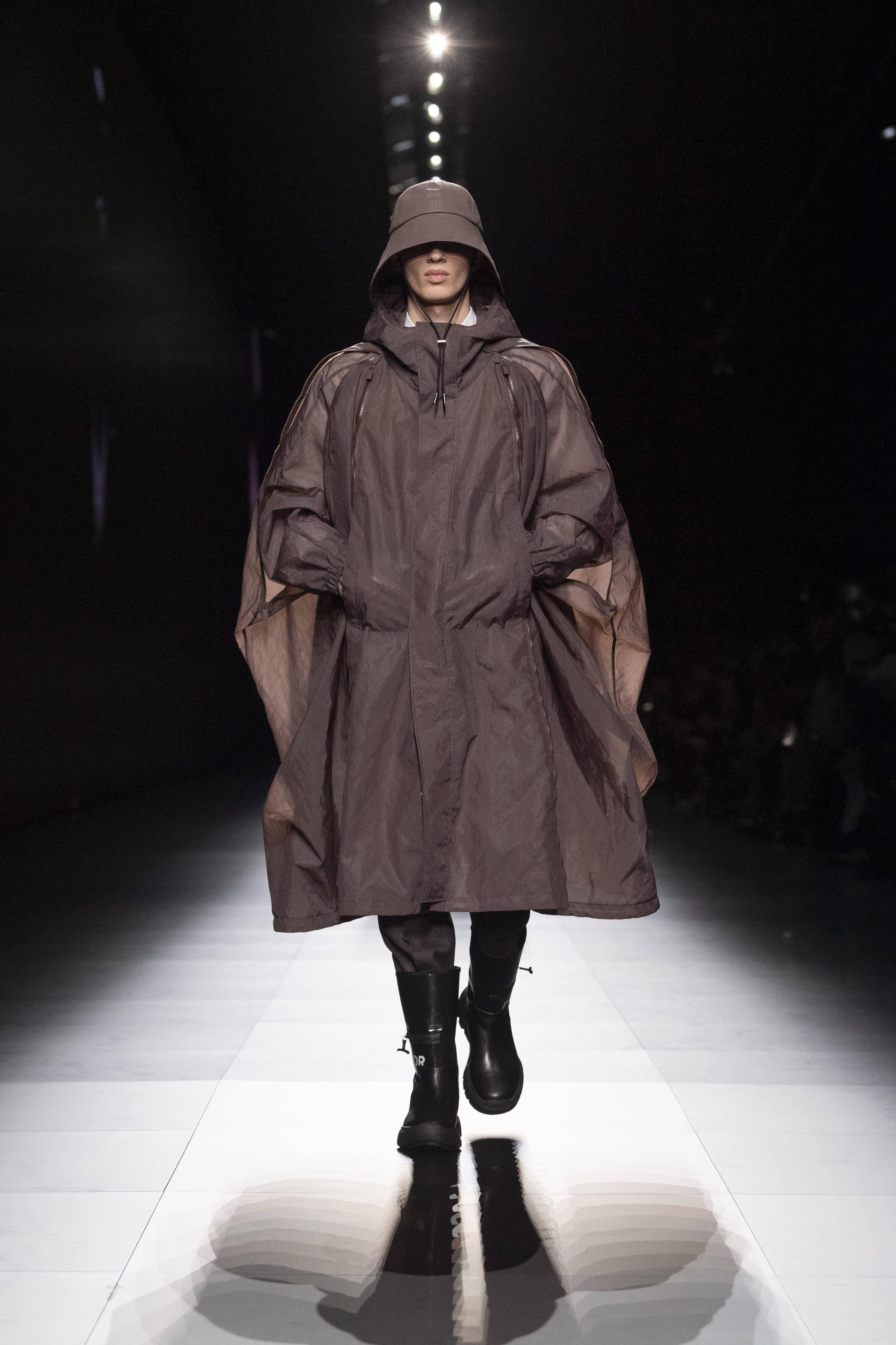 巴黎男装周／JIMIN现身DIOR秀人气超高　LOEWE新造型网笑像“大蒜” 时尚穿搭 图5张