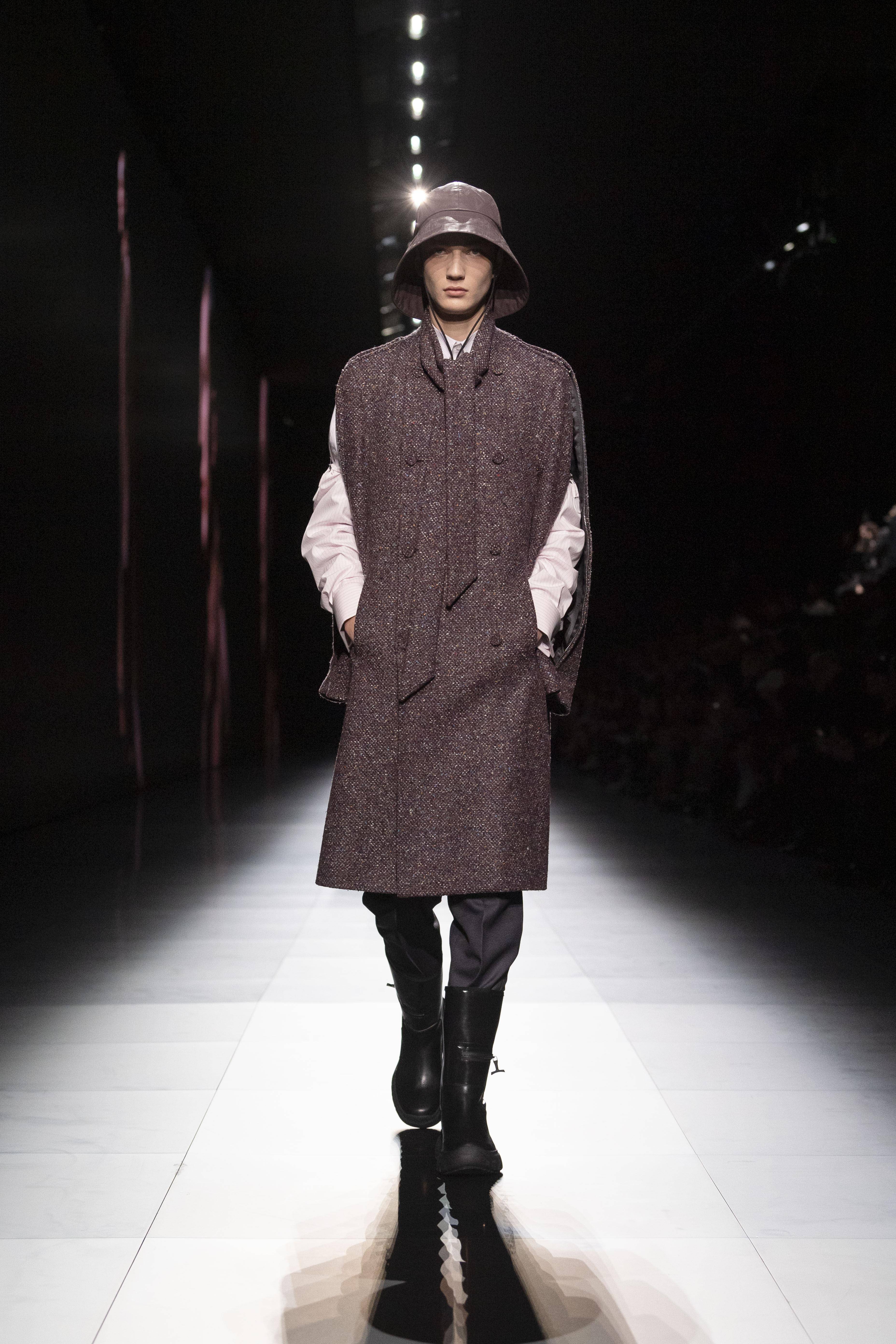 巴黎男装周／JIMIN现身DIOR秀人气超高　LOEWE新造型网笑像“大蒜” 名人名流 图3张