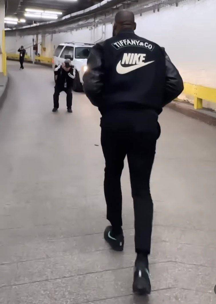 Tiffany x Nike夯鞋“詹皇”抢先穿　加码秀联名外套帅一波 奢侈品牌 图2张