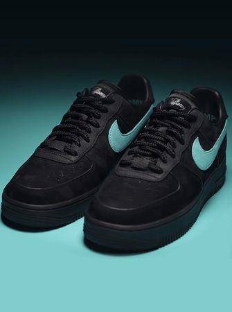 Tiffany x Nike夯鞋“詹皇”抢先穿　加码秀联名外套帅一波 奢侈品牌 图3张