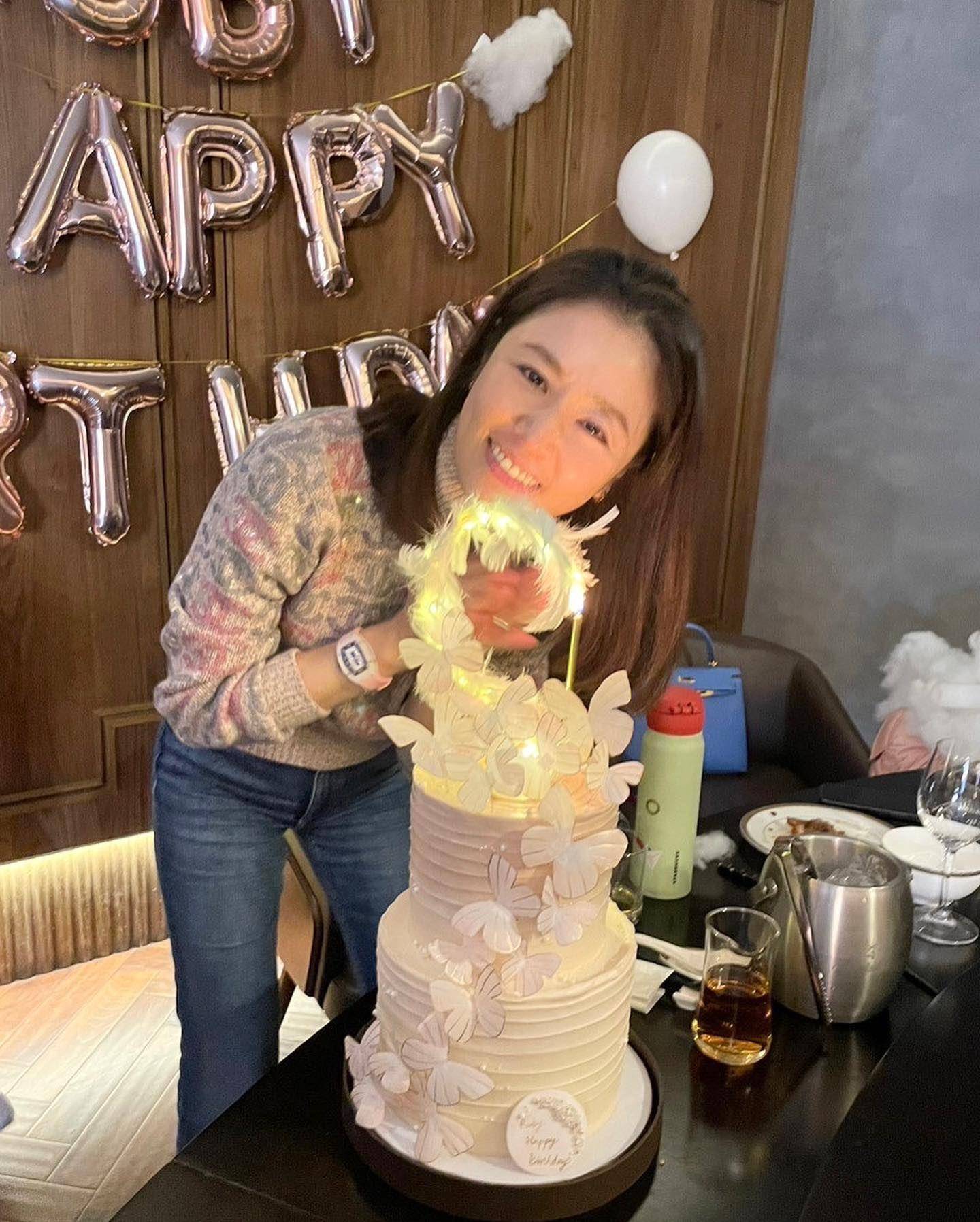 林心如475万粉红表绝配香奈儿衣　加码秀Hello Kitty造型泄少女心 奢侈品牌 图2张