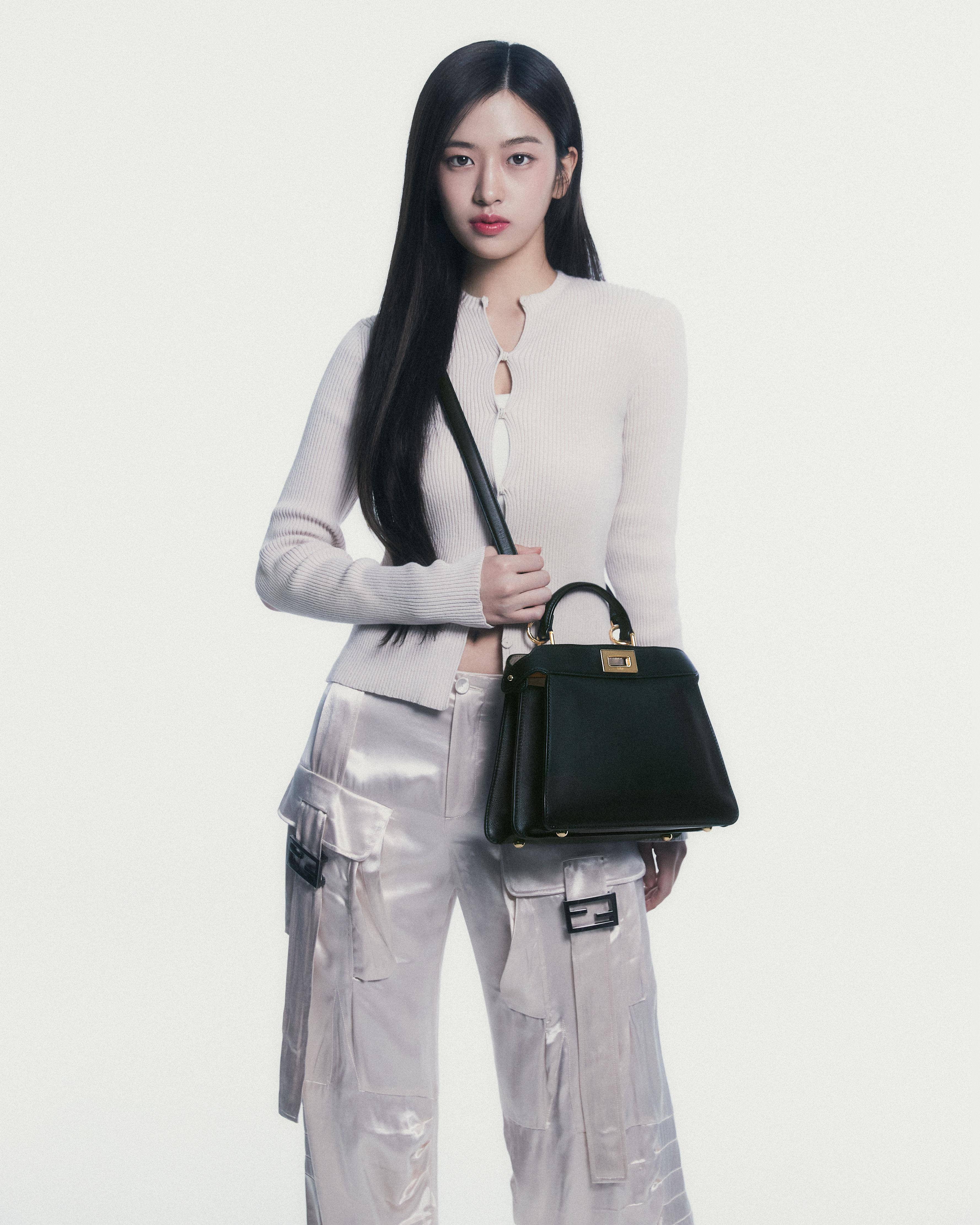 润娥甩甜美形象为MIU MIU换上性感湿发　秀英大呼：一次赞不够 名人名流 图3张