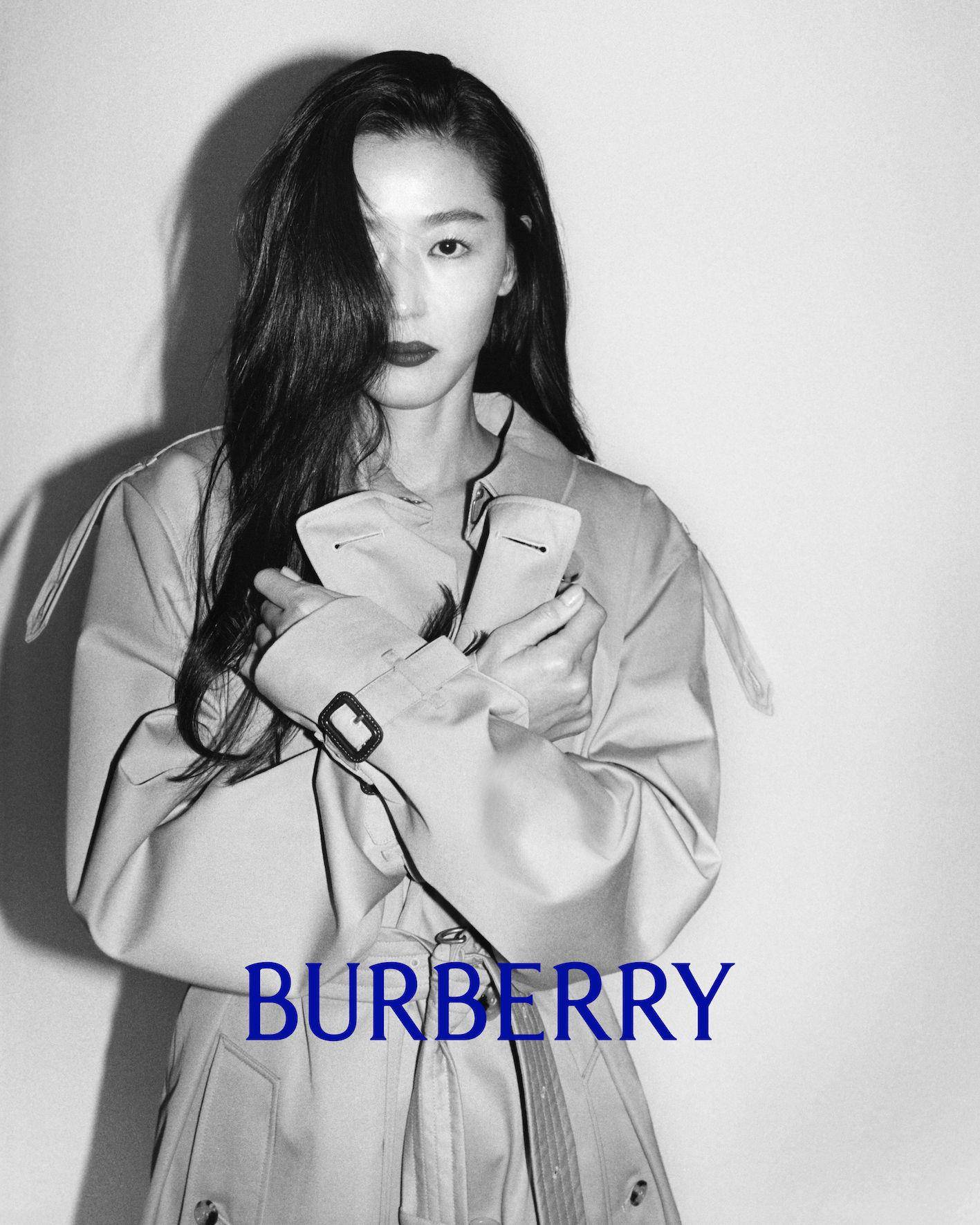 BURBERRY重启IG派出女神全智贤！　公开新Logo、超帅战马回归 时尚穿搭 图1张