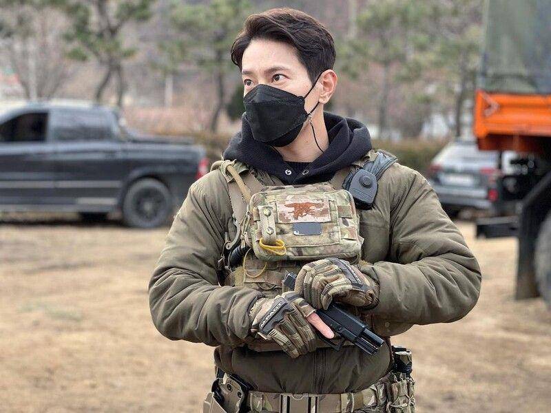 《体能之巅》Agent H根本极品天菜　私服西装、高领造型帅度爆表 最新资讯 图5张