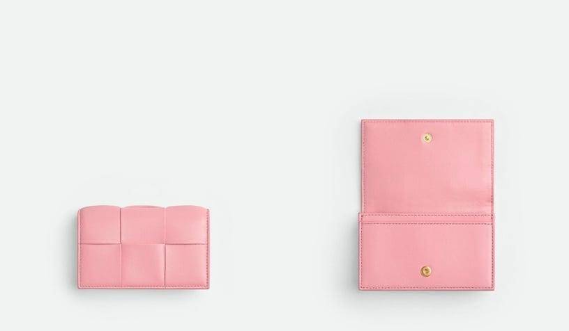 8款精品“粉色皮夹”一秒抓住少女心　GUCCI、DIOR还可以当小包背 时尚穿搭 图4张