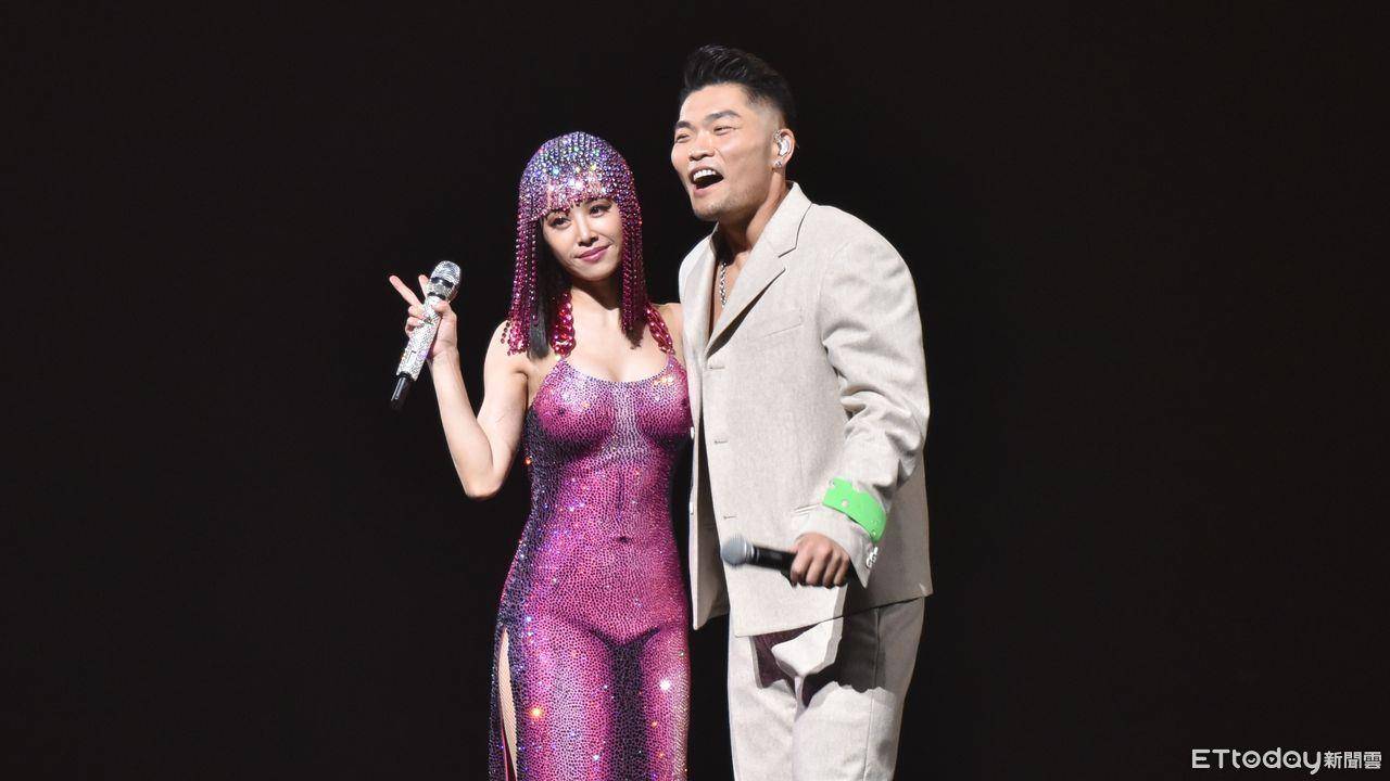 Jolin、千万网红Chiara前后穿上裸钻礼服　背后的含义你知道吗？ 时尚穿搭 图2张