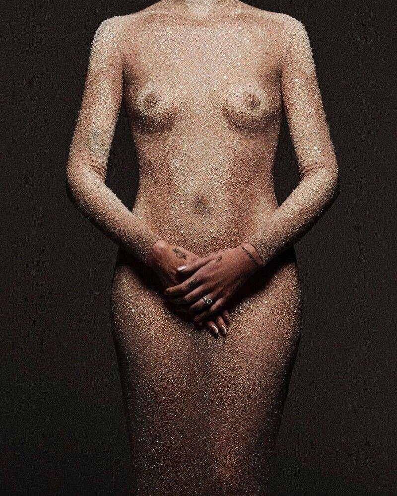 Jolin、千万网红Chiara前后穿上裸钻礼服　背后的含义你知道吗？ 时尚穿搭 图4张