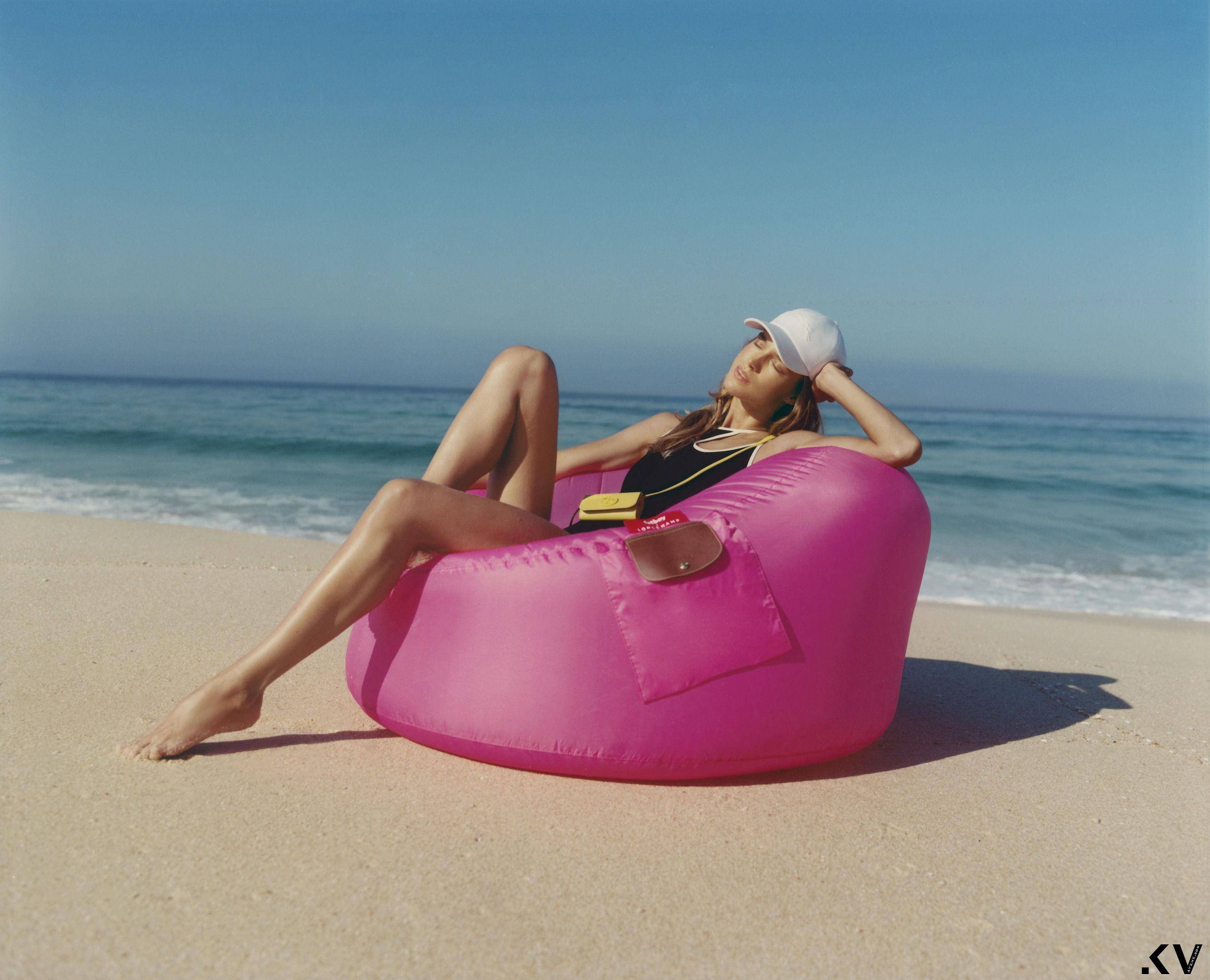 LONGCHAMP推出“最时髦充气沙发”！　疗愈色系躺在上头超Chill 时尚穿搭 图1张