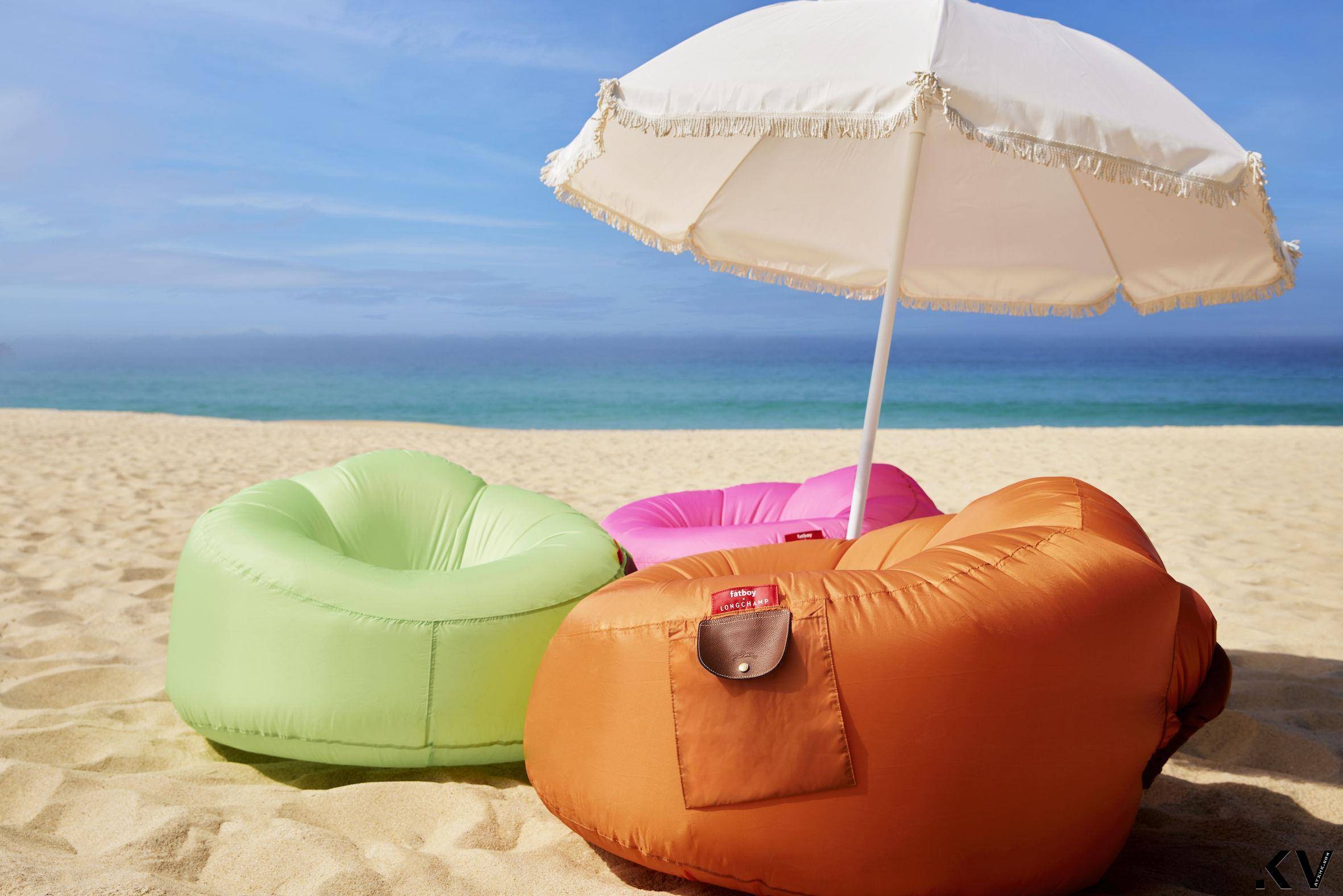 LONGCHAMP推出“最时髦充气沙发”！　疗愈色系躺在上头超Chill 时尚穿搭 图2张