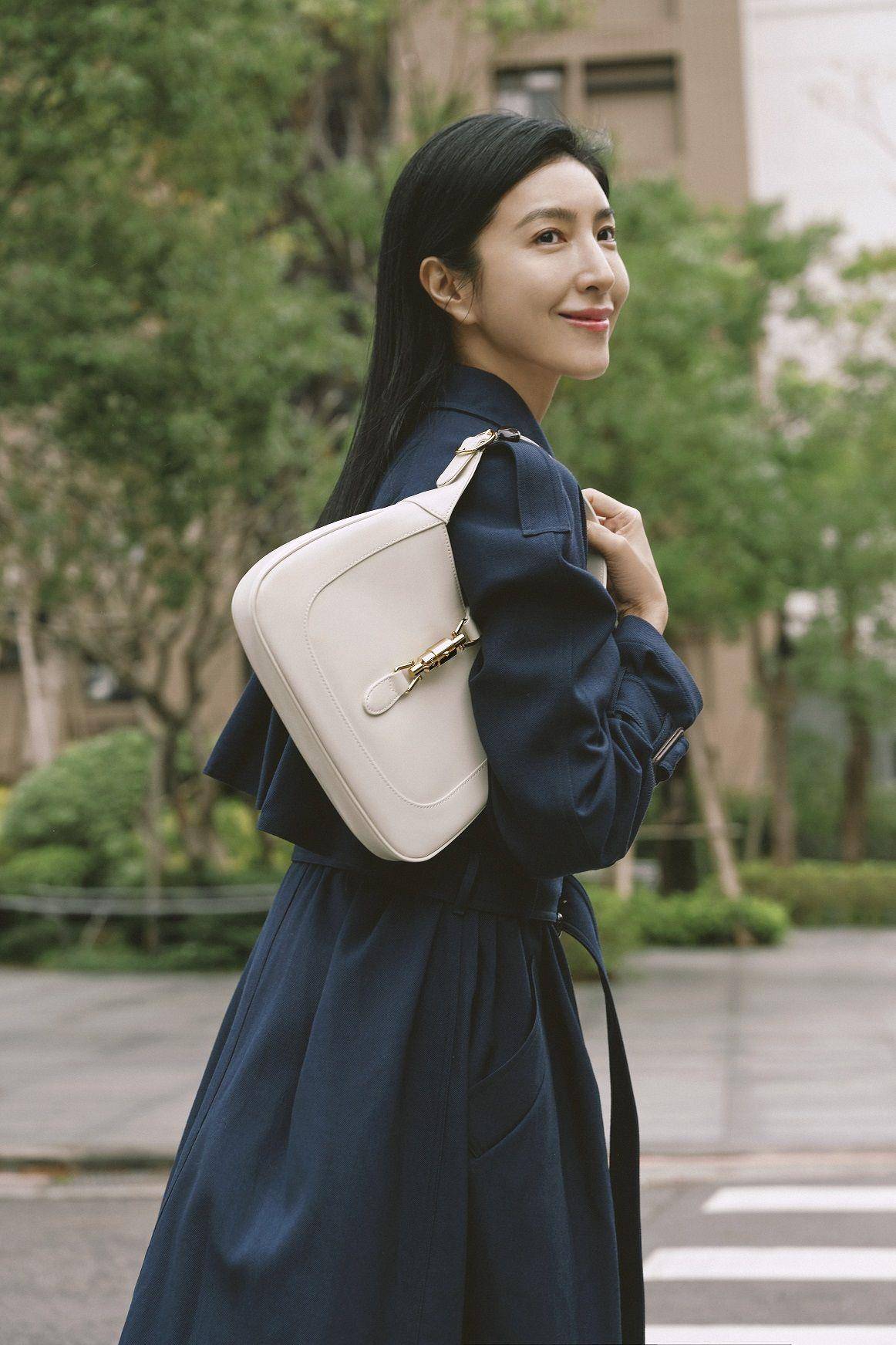 包・开箱／GUCCI贾姬包今年还在烧！ (G)I-DLE Minnie、杨谨华抢拎白色显高级 时尚穿搭 图2张