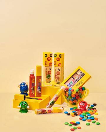媚比琳把彩妆变成MM巧克力、LUSH的泡澡球竟是“恶魔果实” 最新资讯 图2张