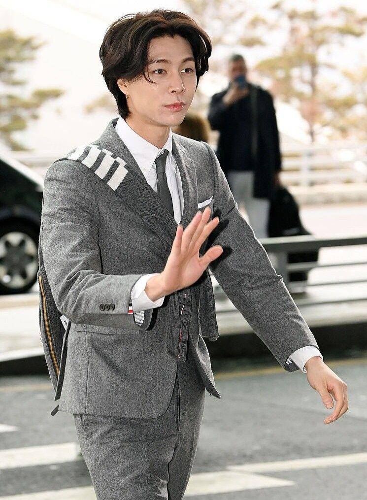 朴恩斌、孝渊帅美亮相！2023秋冬时装周女神机场穿搭、看秀造型盘点 名人名流 图14张