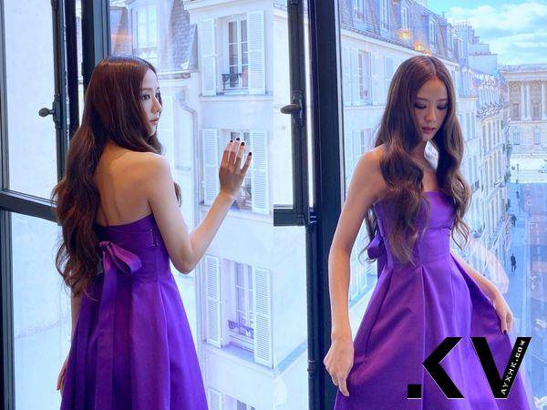 巴黎时装周／Jisoo变身一道紫光看DIOR秀　同框莎莉赛隆“被保护” 时尚穿搭 图1张