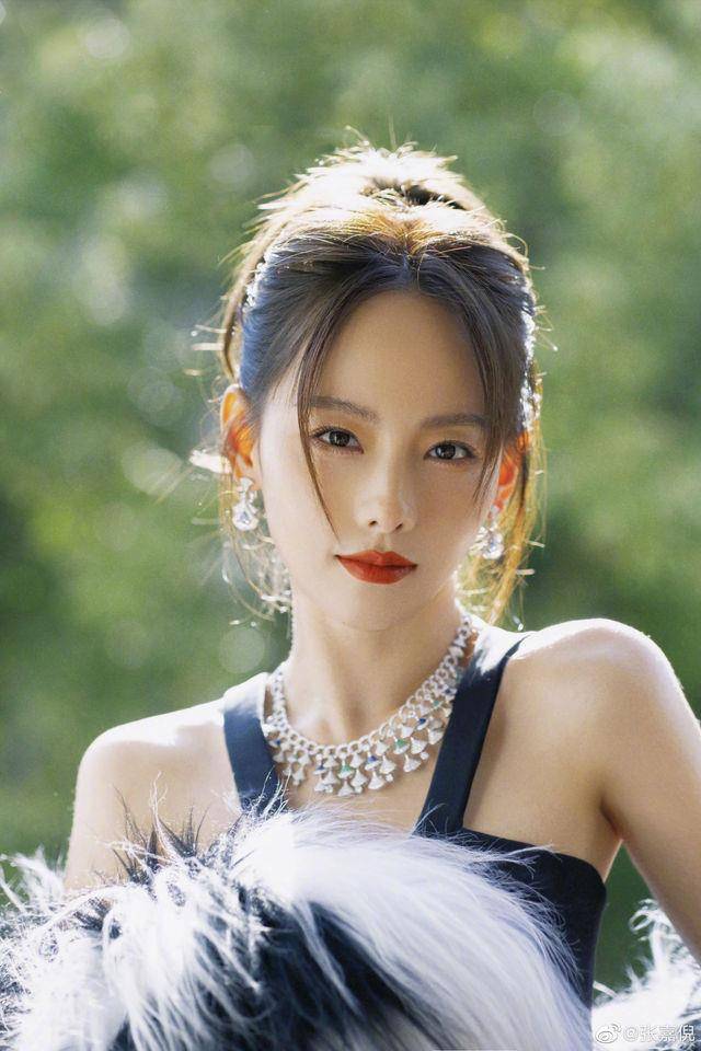 “最美妃子”张嘉倪气势碾压众女星！眉睫保养都不放过难怪当妈也能美出圈 名人名流 图2张
